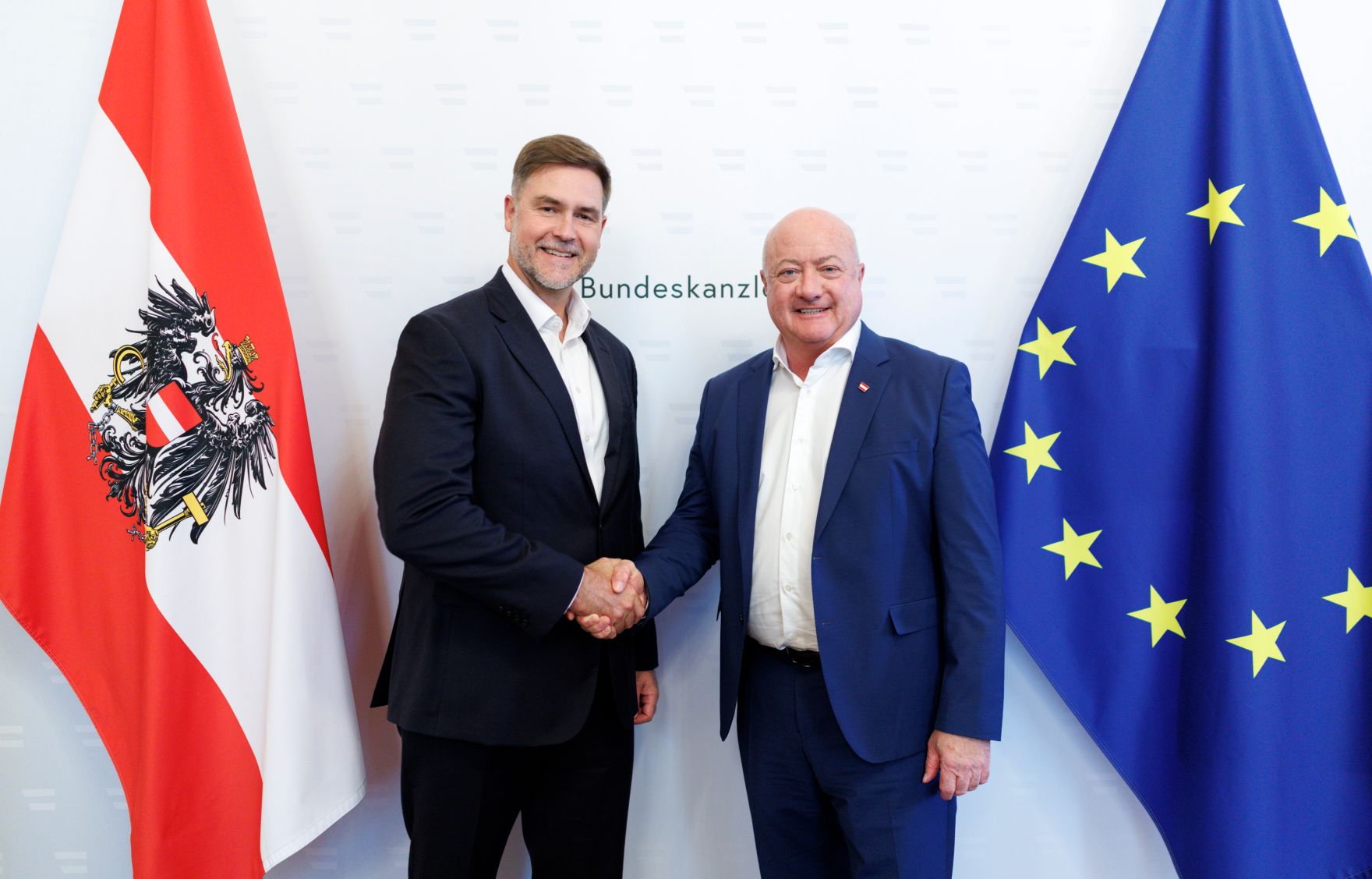 Am 29. Juli 2025 empfing Bundeskanzler Christian Stocker (r.) den Gesch&auml;ftsf&uuml;hrer der BMW Group Werk Steyr Klaus von Moltke (l.) im Bundeskanzleramt zu einem Arbeitsgespr&auml;ch.
