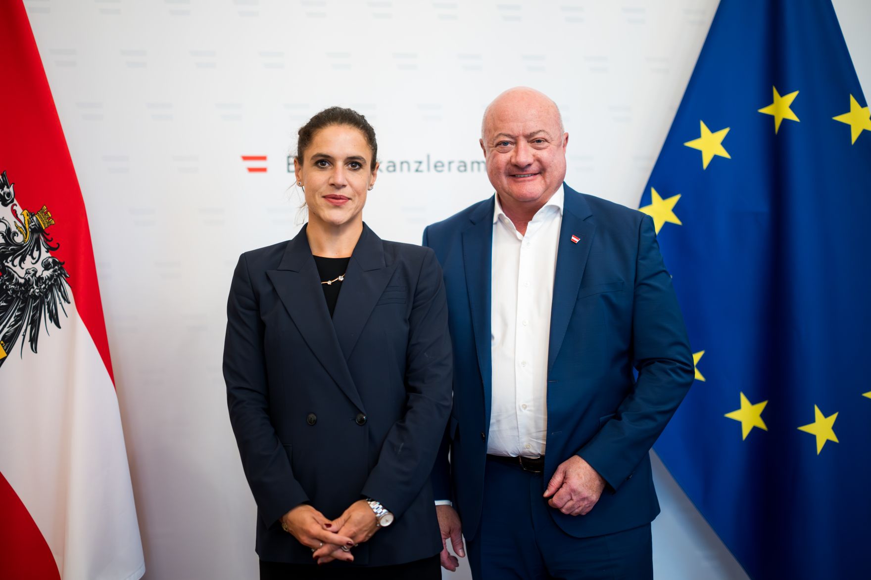 Am 29. Juli 2025 empfing Bundeskanzler Christian Stocker (r.) die Direktorin des Wirtschaftsforschungsinstituts EcoAustria, Monika Irena K&ouml;ppl-Turyna (l.) zu einem Arbeitsgespr&auml;ch im Bundeskanzleramt.