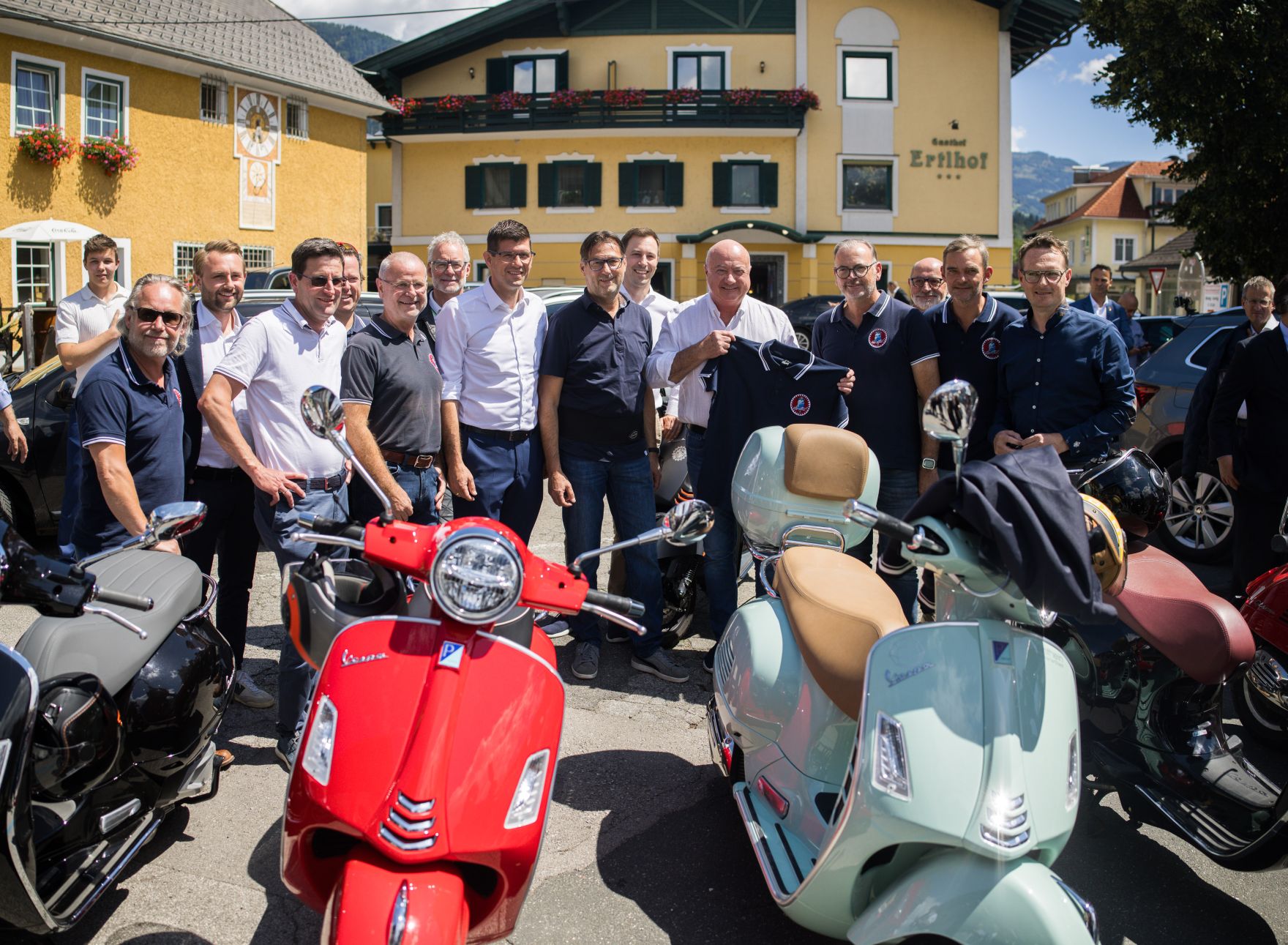 Am 30. Juli 2025 besuchte Bundeskanzler Christian Stocker (m.r.) im Rahmen seines Bundesl&auml;ndertages den Millst&auml;tter See in K&auml;rnten.