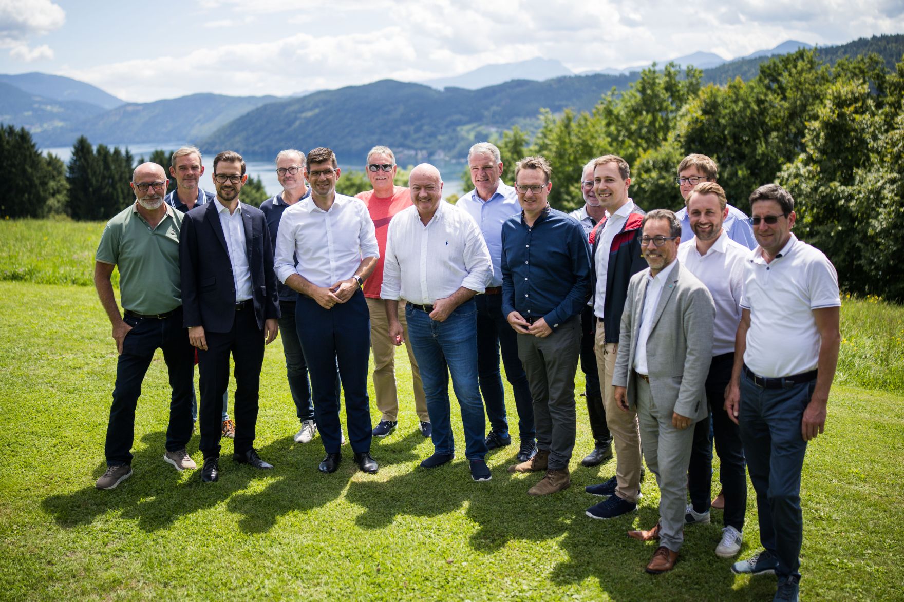 Am 30. Juli 2025 besuchte Bundeskanzler Christian Stocker (m.) im Rahmen seines Bundesl&auml;ndertages den Millst&auml;tter See in K&auml;rnten.