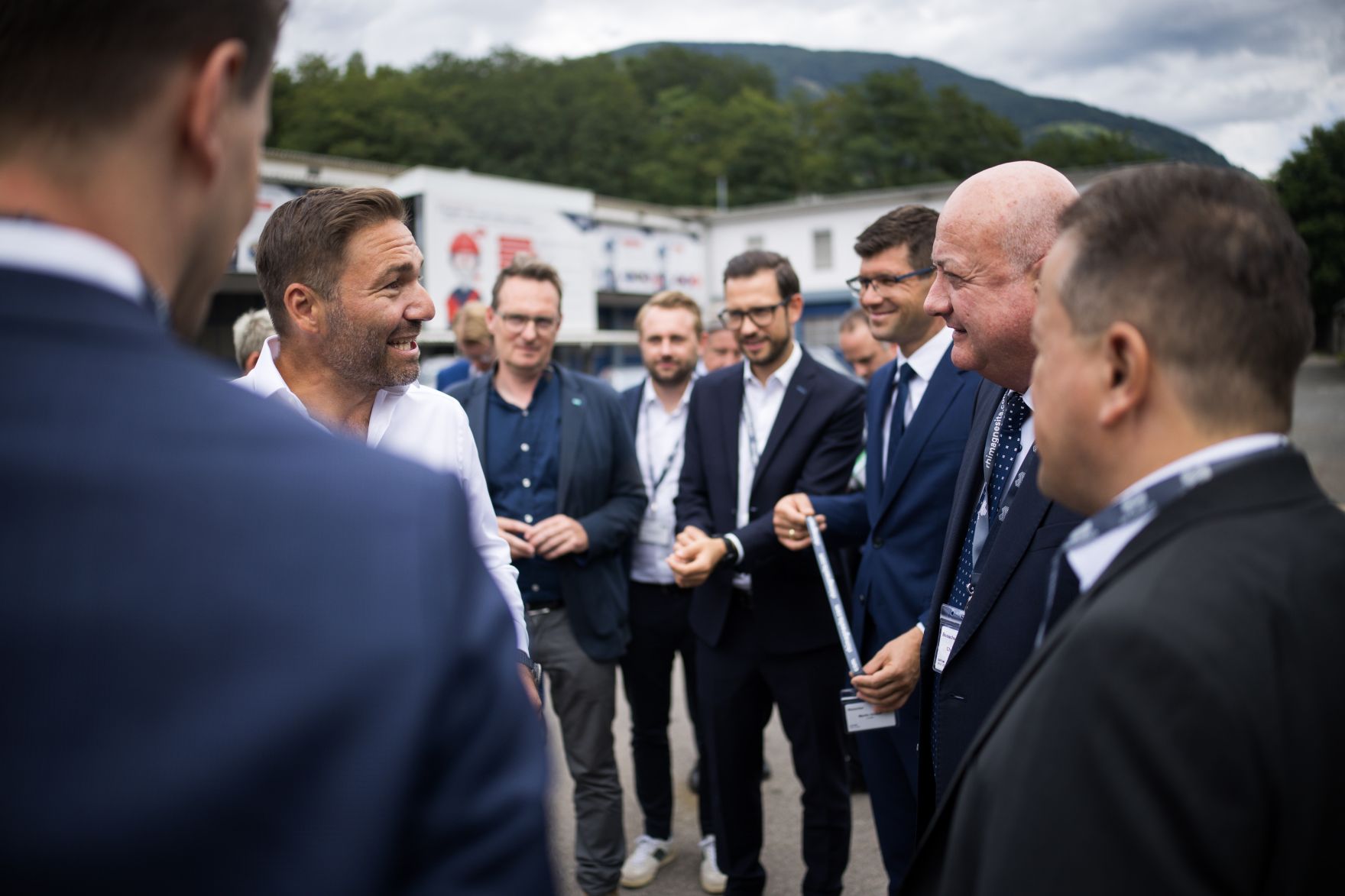 Am 30. Juli 2025 besuchte Bundeskanzler Christian Stocker (2.v.r.) im Rahmen seines Bundesl&auml;ndertages den Betrieb RHI Magnesita in K&auml;rnten.