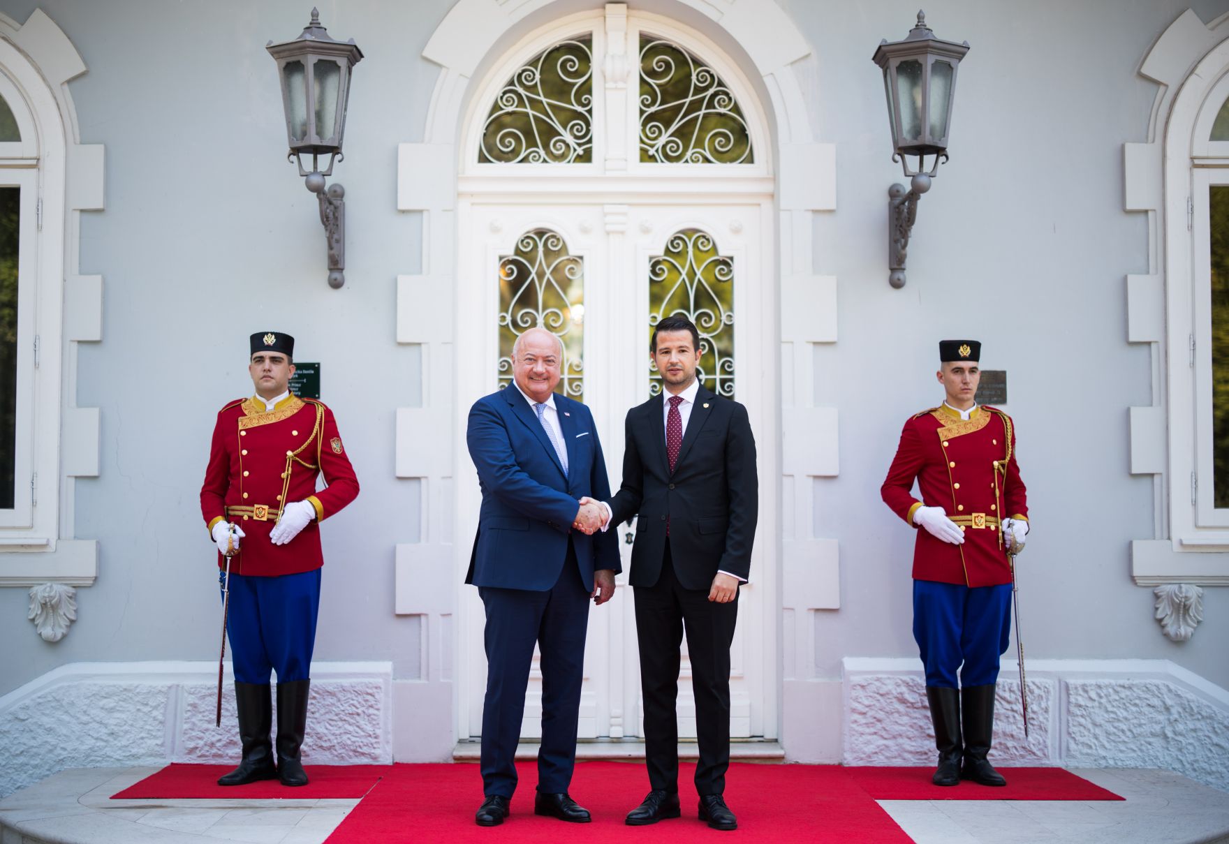 Am 11. August 2025 reiste Bundeskanzler Christian Stocker (l.) zu einem Arbeitsbesuch nach Montenegro. Im Bild mit dem Pr&auml;sidenten von Montenegro Jakov Milatović (r.).