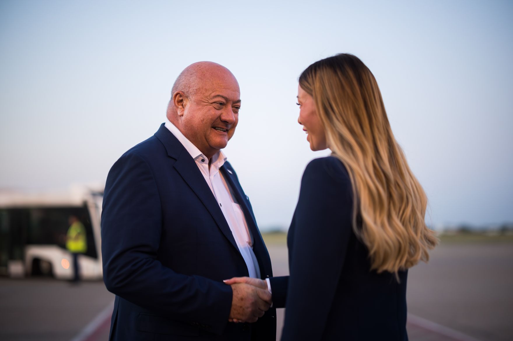 Am 12. August 2025 reiste Bundeskanzler Christian Stocker (l.) zu einem Arbeitsbesuch nach Serbien. Im Bild mit der Stellvertretende Ministerpr&auml;sidentin von Serbien Adrijana Mesarović (r.).