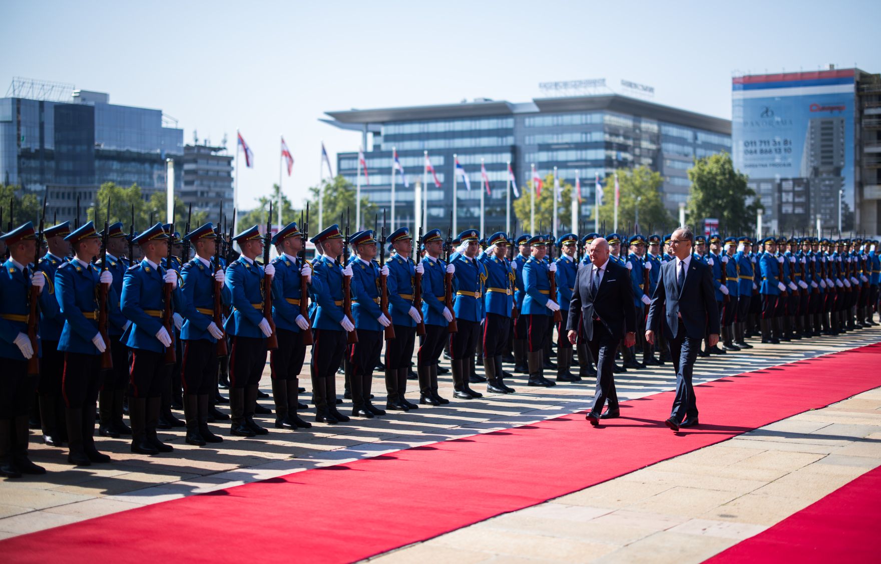 Am 12. August 2025 reiste Bundeskanzler Christian Stocker (l.) zu einem Arbeitsbesuch nach Serbien. Im Bild mit dem Ministerpr&auml;sidenten von Serbien Đuro Macut (r.).