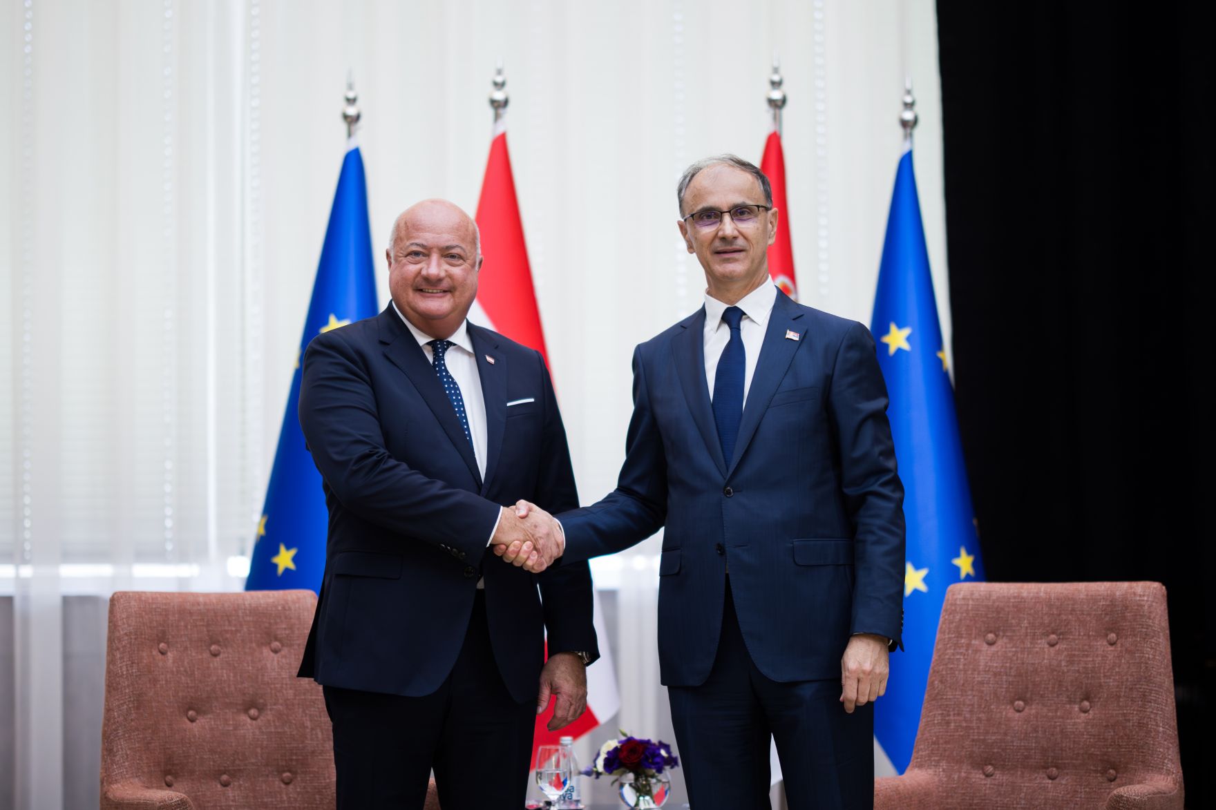 Am 12. August 2025 reiste Bundeskanzler Christian Stocker (l.) zu einem Arbeitsbesuch nach Serbien. Im Bild mit dem Ministerpr&auml;sidenten von Serbien Đuro Macut (r.).