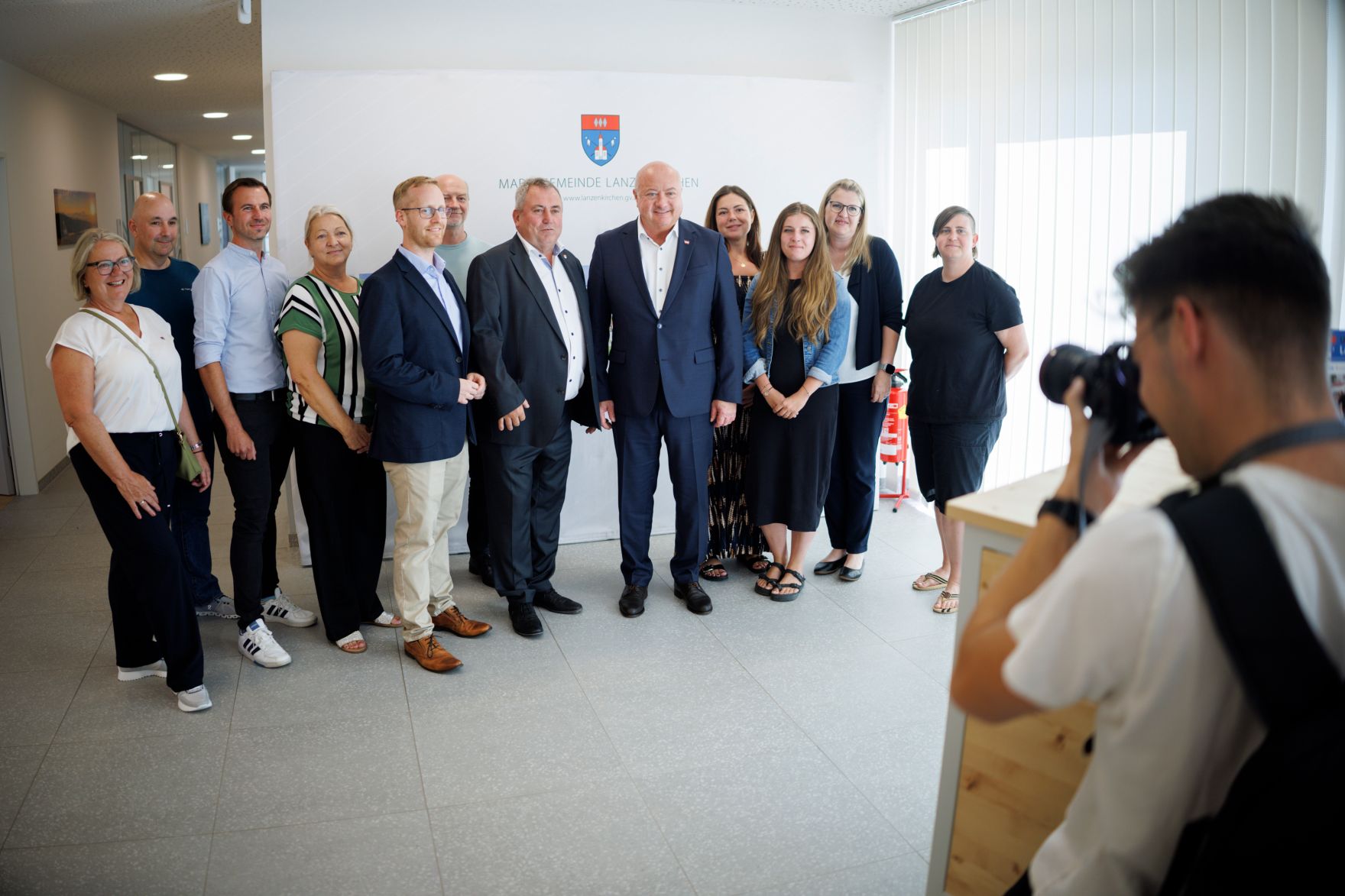 Am 19. August 2025 besuchte Bundeskanzler Christian Stocker (im Bild) die Gemeinde Lanzenkirchen.