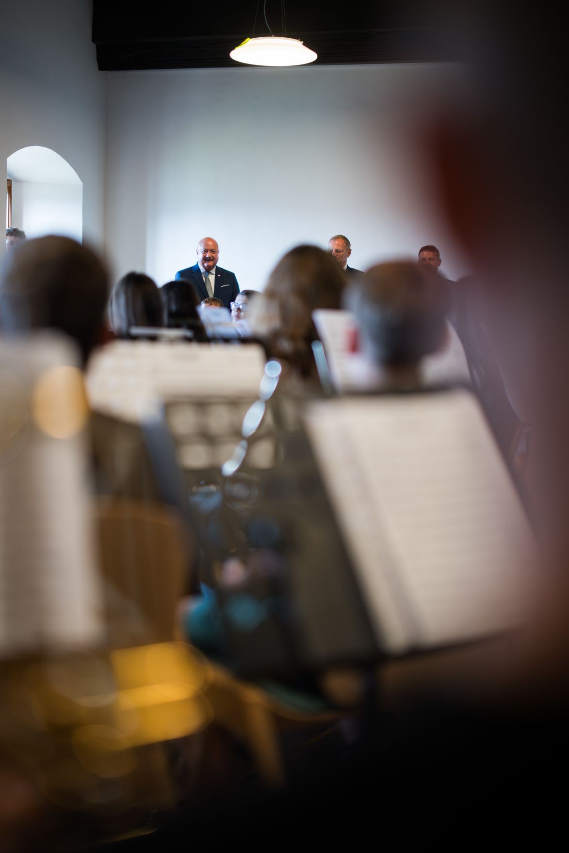 Am 25. August 2025 besuche Bundeskanzler Christian Stocker (im Bild) im Rahmen seines Bundesl&auml;ndertages das Musik-Jugendcamp auf Burg Altpernstein.