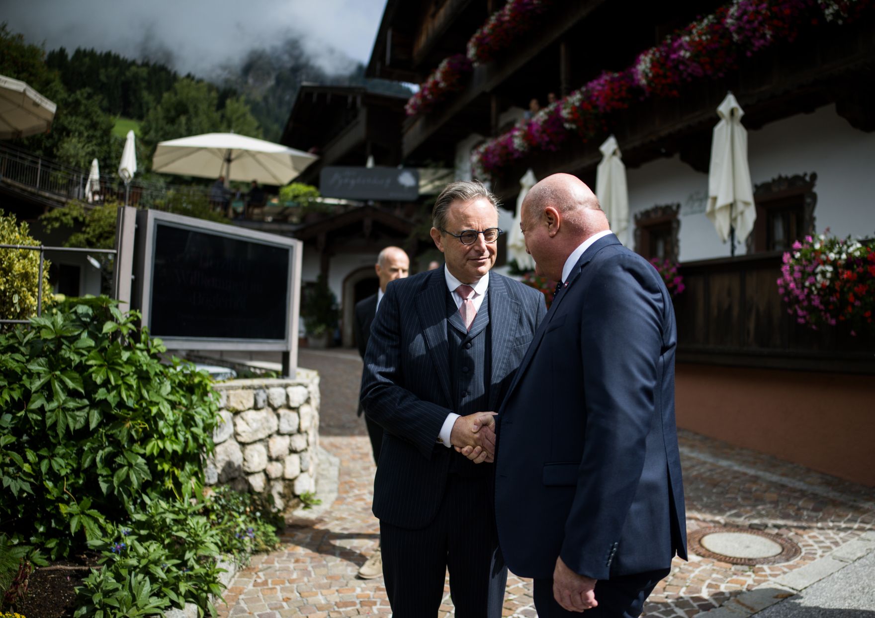 Am 29. August 2025 nahm Bundeskanzler Christian Stocker (r.) am mehrt&auml;gigen Forum Alpbach teil. Im Bild mit dem Premierminister von Belgien Bart De Wever (l.).