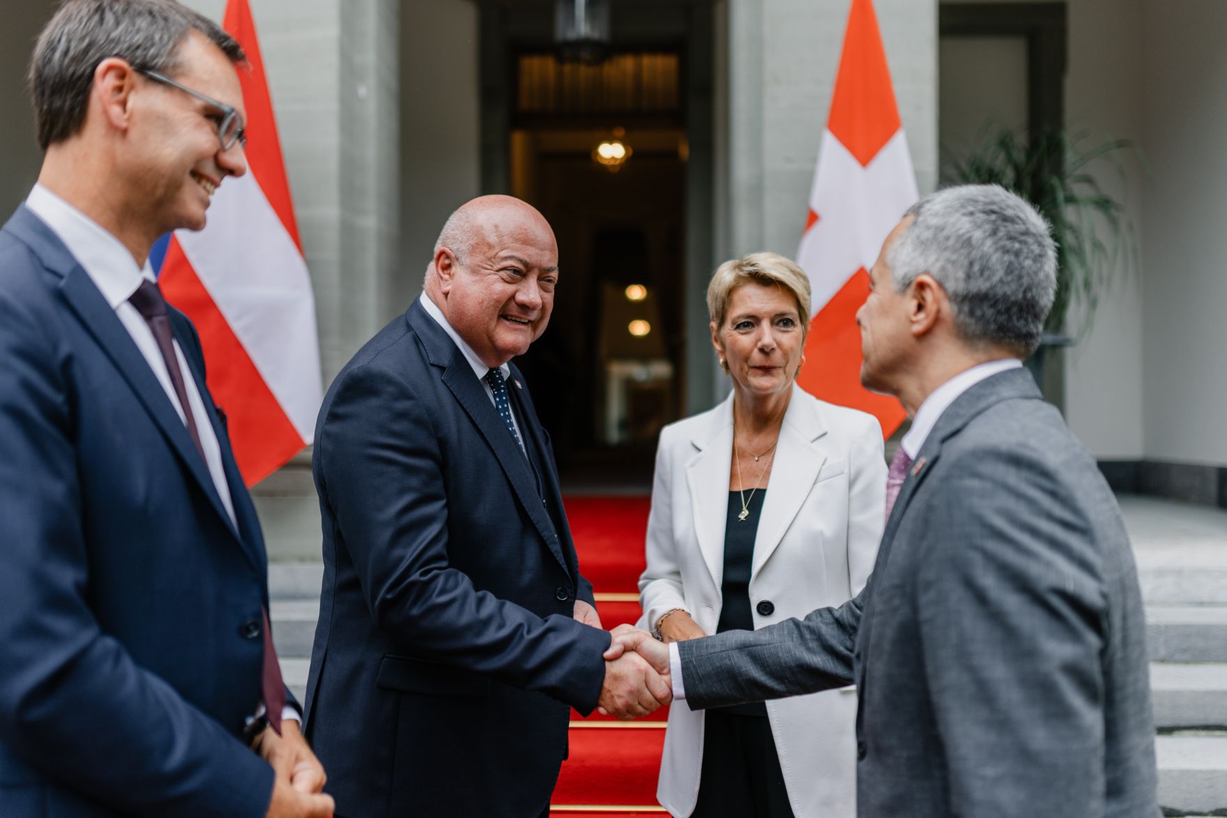 Am 28. August 2025 reiste Bundeskanzler Christian Stocker zu einem Arbeitsbesuch in die Schweiz. Im Bild (v.l.n.r.) der Vorarlberger Landeshauptmann Markus Wallner, Bundeskanzler Christian Stocker, Bundespr&auml;sidentin Karin Keller-Sutter und Au&szlig;enminister Ignazio Cassis.