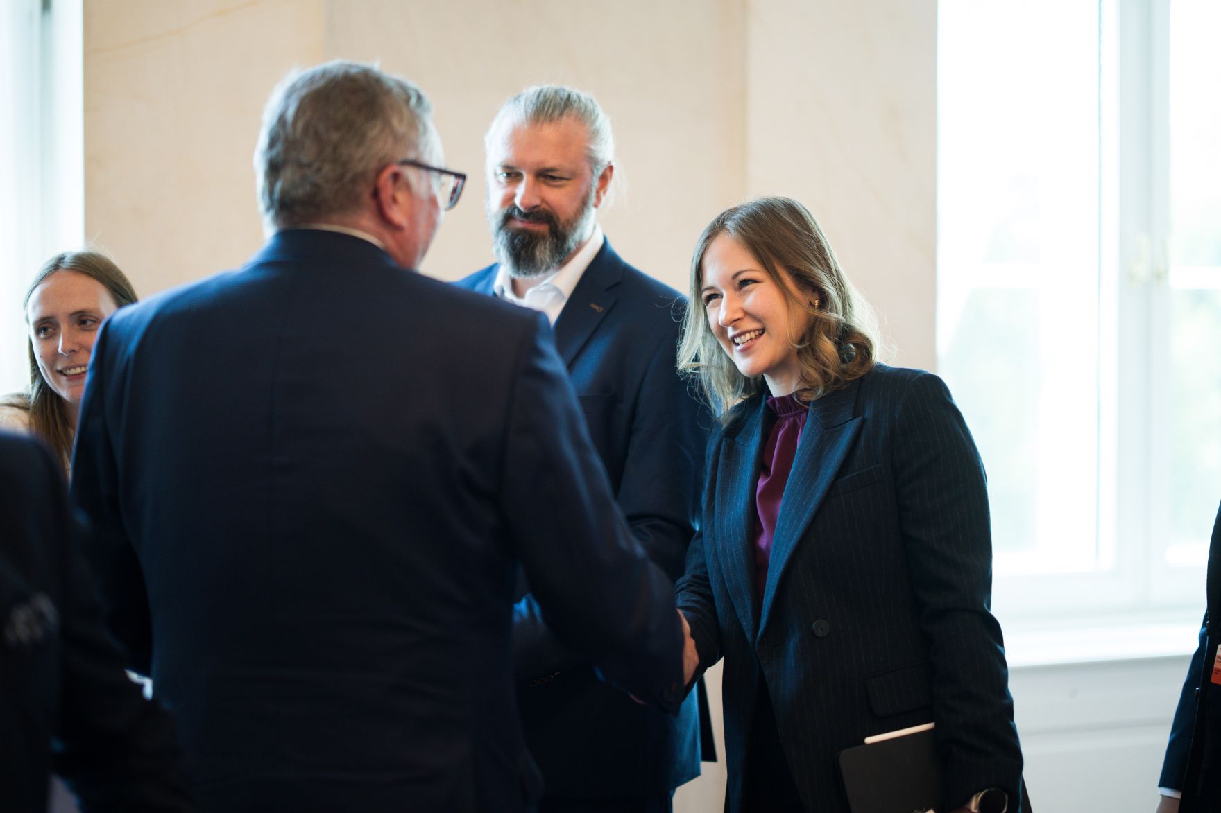 Am 2. September 2025 fand im Bundeskanzleramt die Klausurtagung der Bundesregierung statt. Im Bild Bundesministerin Claudia Plakolm (r.).