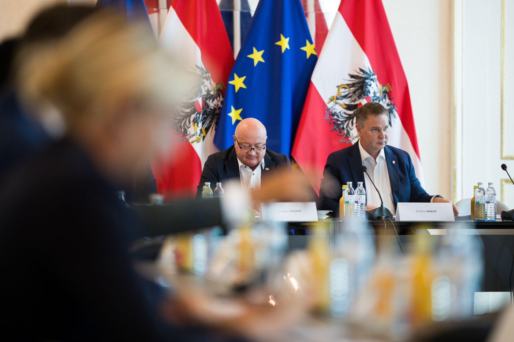 Am 2. September 2025 fand im Bundeskanzleramt die Klausurtagung der Bundesregierung statt. Im Bild Bundeskanzler Christian Stocker (2.v.r.) und Vizekanzler Andreas Babler (r.).