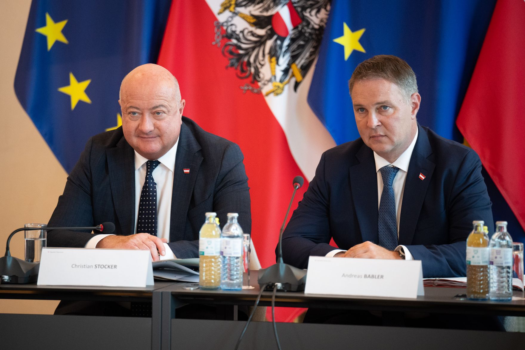 Am 2. September 2025 fand im Bundeskanzleramt die Klausurtagung der Bundesregierung statt. Im Bild Bundeskanzler Christian Stocker (l.) und Vizekanzler Andreas Babler (r.).