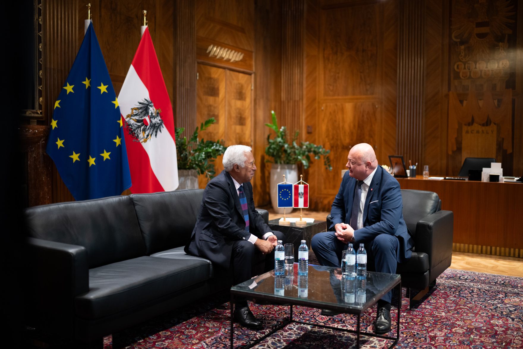 Am 3. September 2025 empfing Bundeskanzler Christian Stocker (r.) den Pr&auml;sidenten des Europ&auml;ischen Rates Ant&oacute;nio Costa (l.) zu einem Arbeitsgespr&auml;ch.