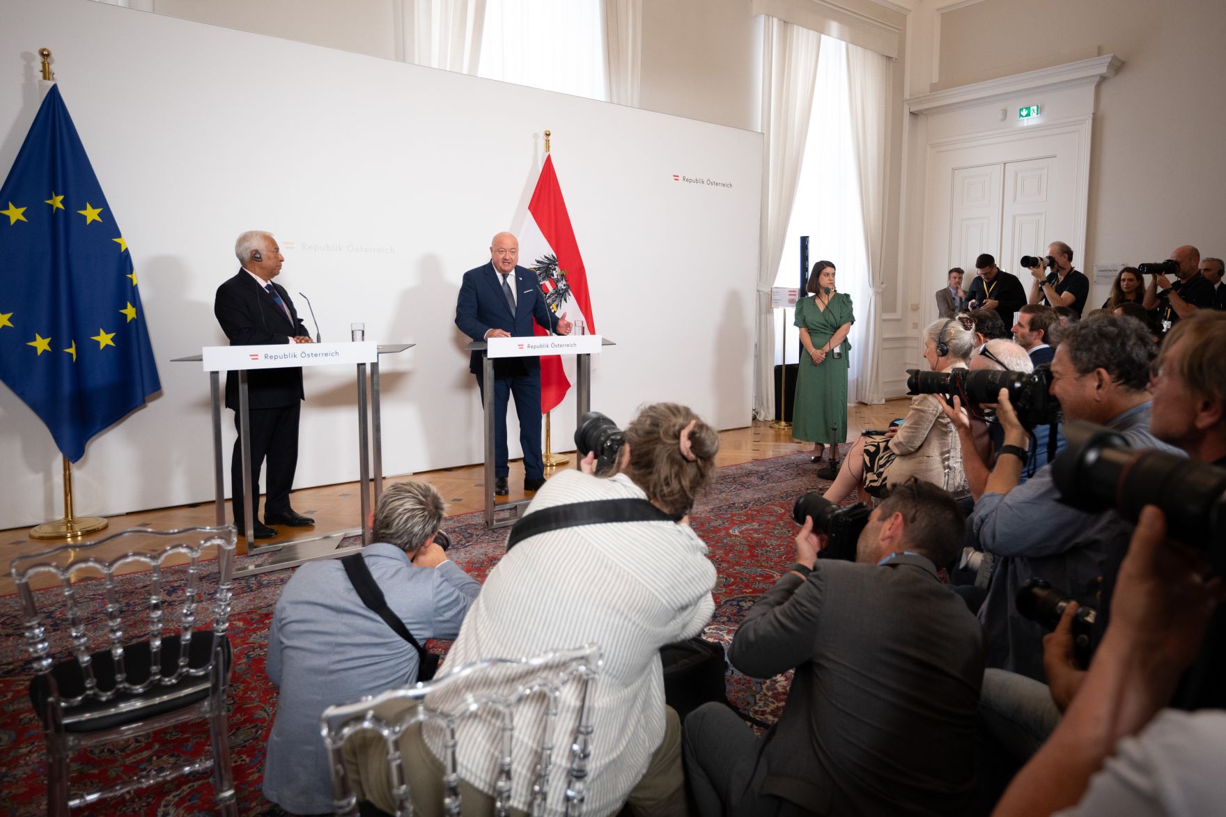 Am 3. September 2025 empfing Bundeskanzler Christian Stocker (3.v.l.) den Pr&auml;sidenten des Europ&auml;ischen Rates Ant&oacute;nio Costa (l.) zu einem Arbeitsgespr&auml;ch. Im Bild bei der anschlie&szlig;enden Pressekonferenz.