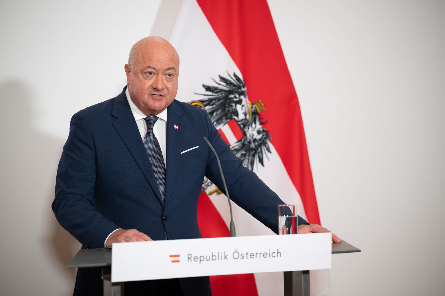 Am 3. September 2025 empfing Bundeskanzler Christian Stocker (im Bild) den Pr&auml;sidenten des Europ&auml;ischen Rates Ant&oacute;nio Costa zu einem Arbeitsgespr&auml;ch. Im Bild bei der anschlie&szlig;enden Pressekonferenz.