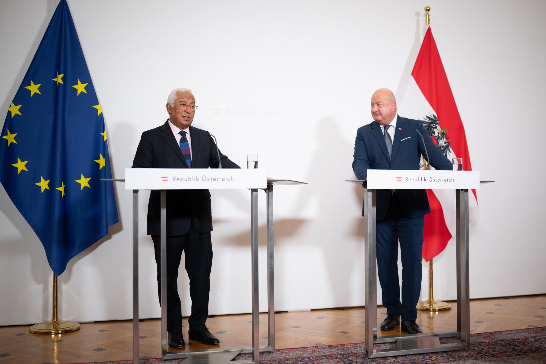 Am 3. September 2025 empfing Bundeskanzler Christian Stocker (r.) den Pr&auml;sidenten des Europ&auml;ischen Rates Ant&oacute;nio Costa (l.) zu einem Arbeitsgespr&auml;ch. Im Bild bei der anschlie&szlig;enden Pressekonferenz.