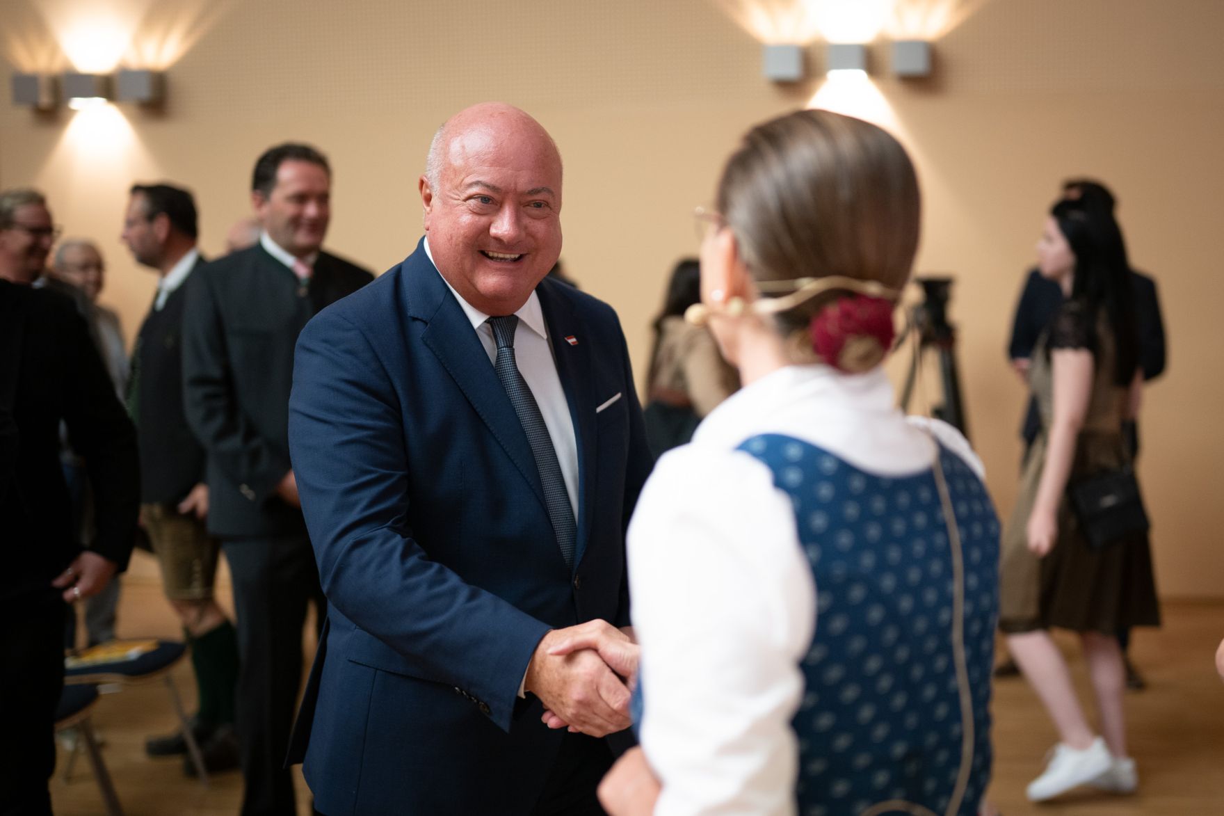 Am 4. September 2025 besuchte Bundeskanzler Christian Stocker (4.v.r.) die Rieder Messe.