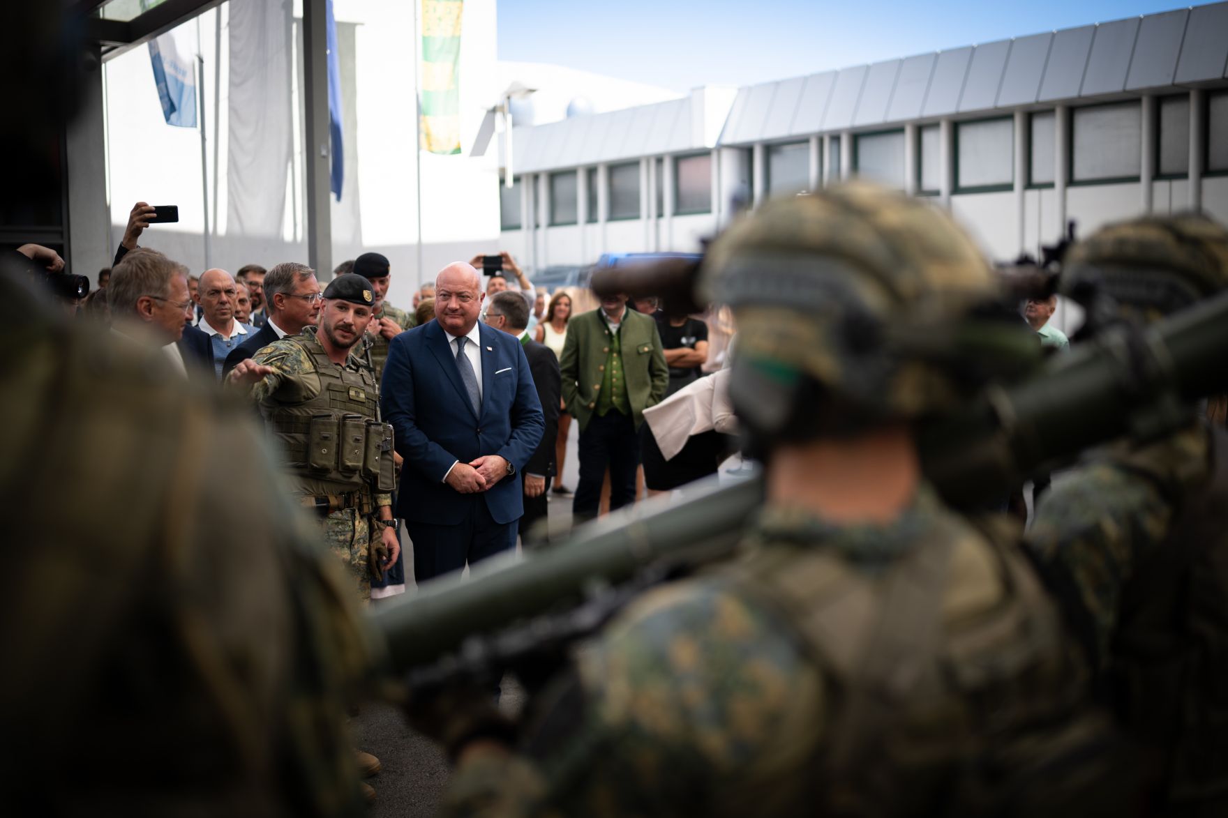 Am 4. September 2025 besuchte Bundeskanzler Christian Stocker (m.l.) die Rieder Messe.