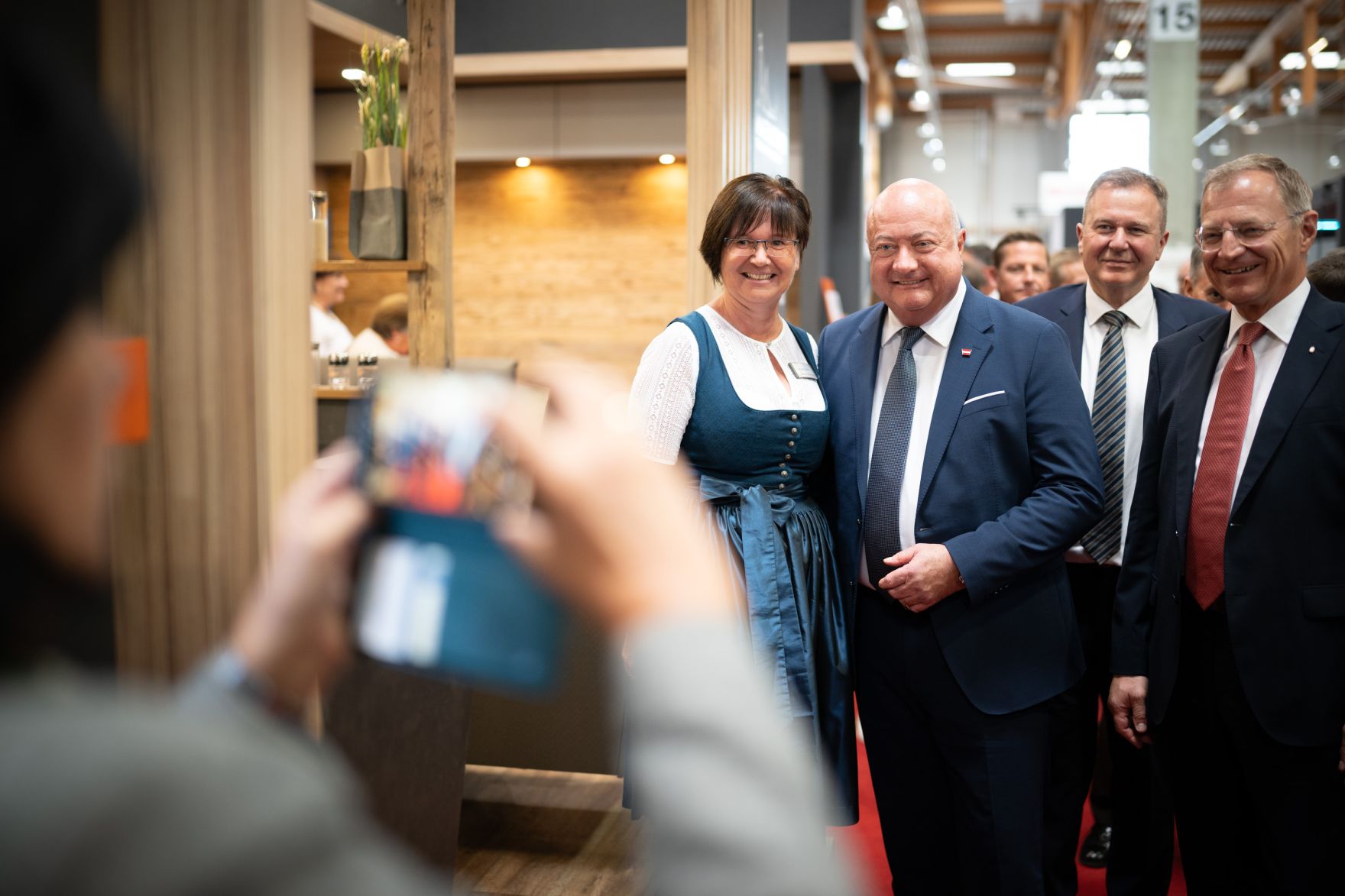 Am 4. September 2025 besuchte Bundeskanzler Christian Stocker (m.l.) die Rieder Messe.