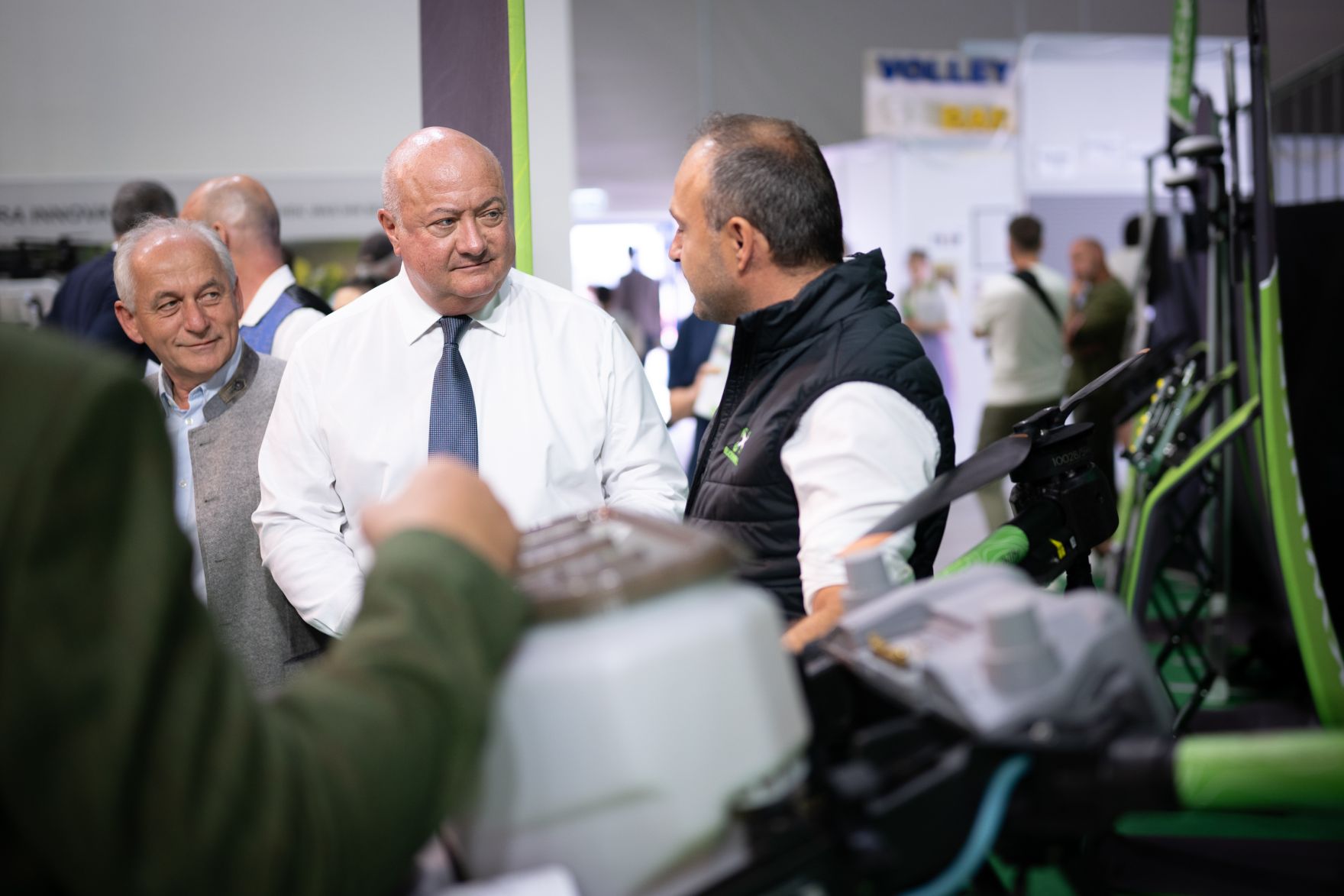 Am 4. September 2025 besuchte Bundeskanzler Christian Stocker (2.v.r.) die Rieder Messe.