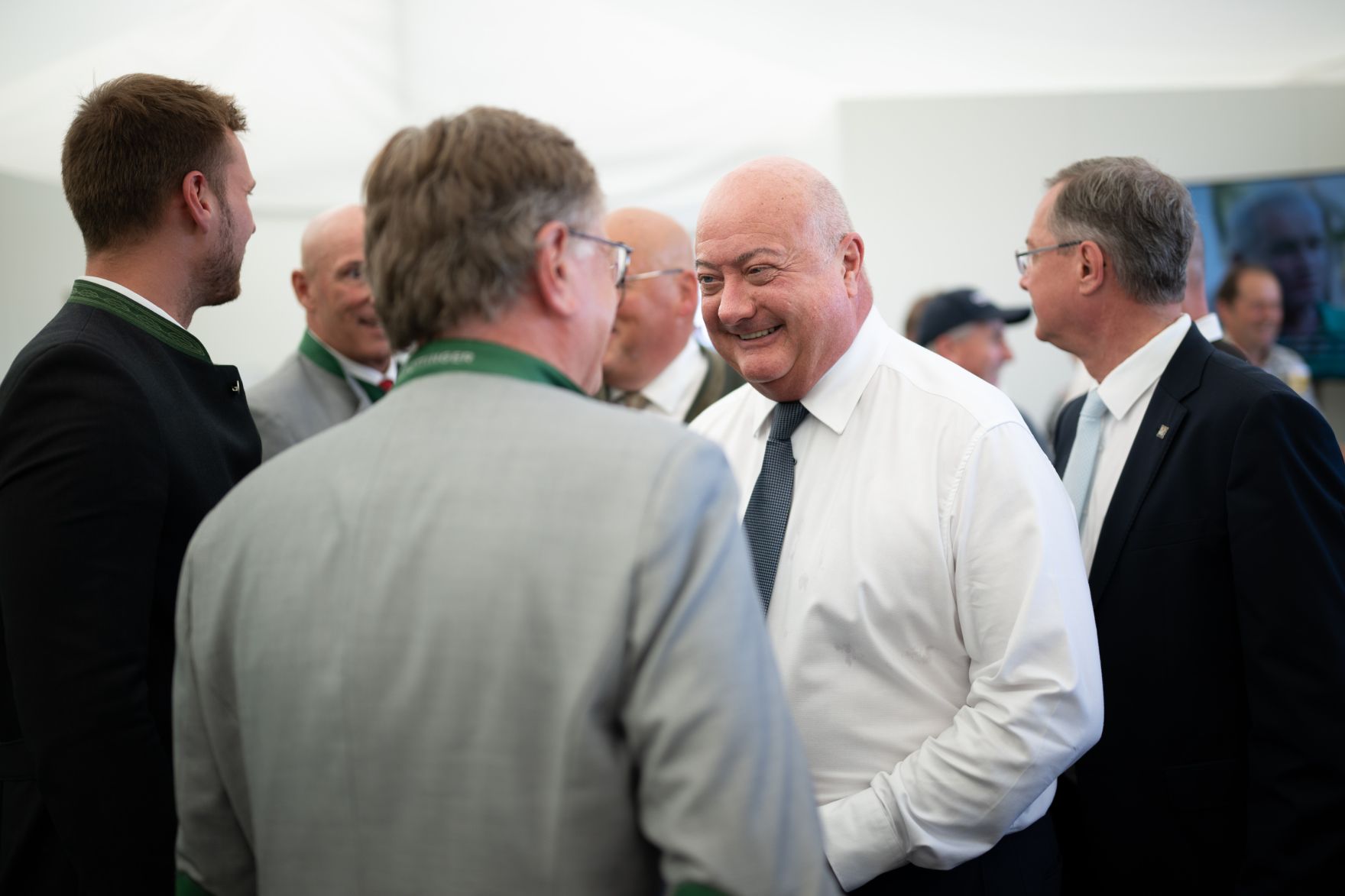 Am 4. September 2025 besuchte Bundeskanzler Christian Stocker (m.r.) die Rieder Messe.