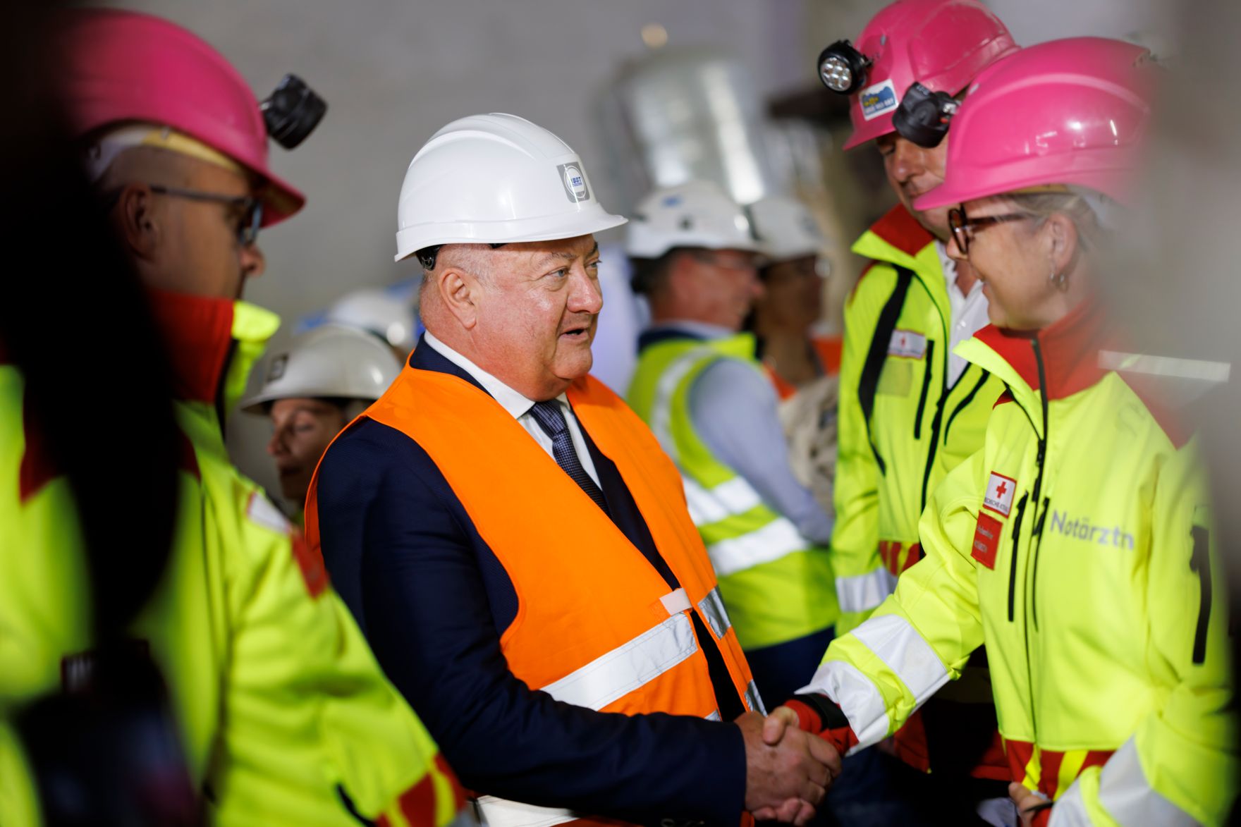 Am 18. September 2025 nahm Bundeskanzler Christian Stocker (m.l.) an der Durchschlagsfeier des Erkundungsstollen vom Brenner Basistunnel an der Grenze zwischen &Ouml;sterreich und Italien teil.