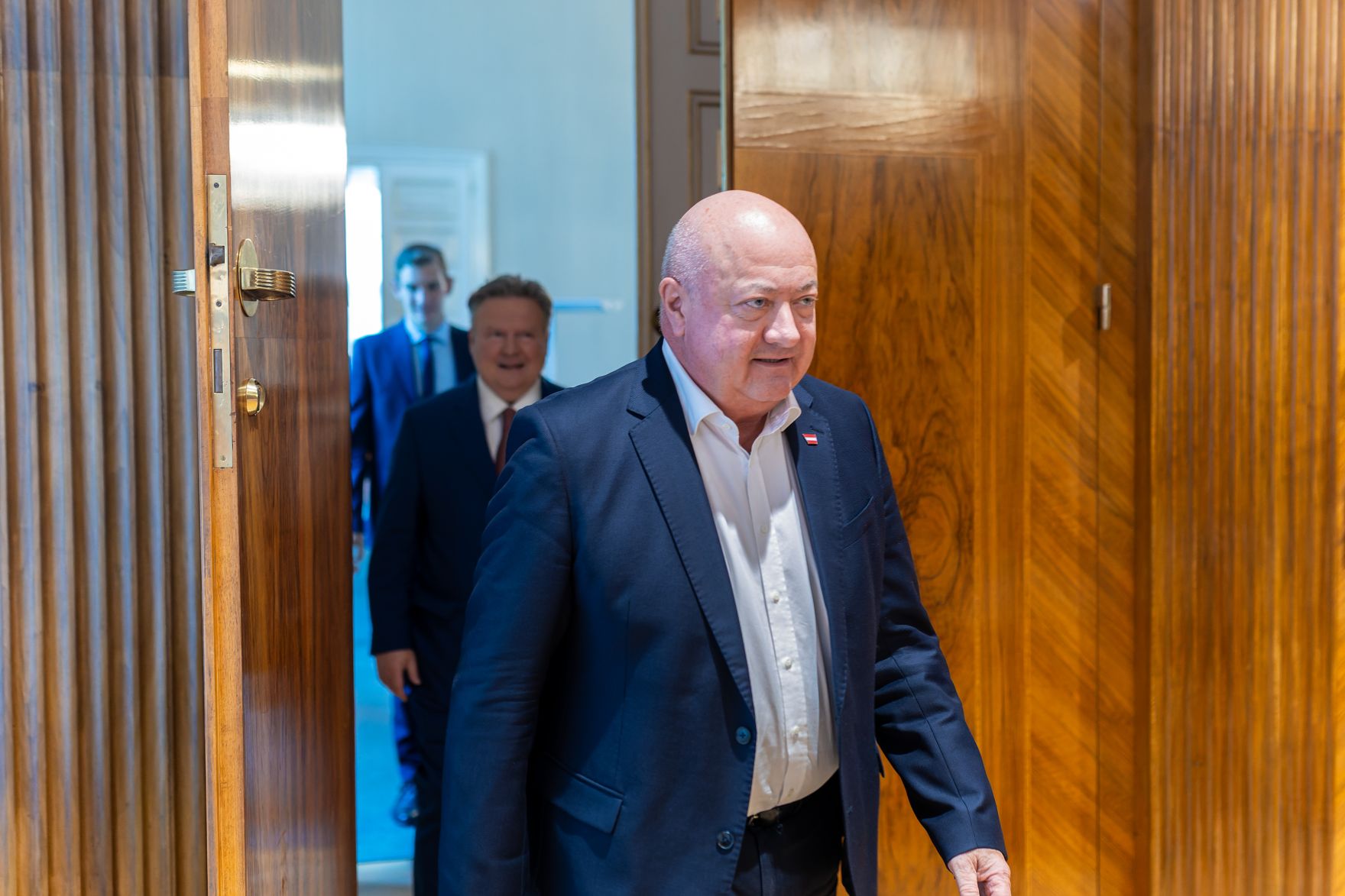 Am 8. Oktober 2025 empfing Bundeskanzler Christian Stocker (r.) den B&uuml;rgermeister von Wien Michael Ludwig (m.) zu einem Arbeitsgespr&auml;ch.