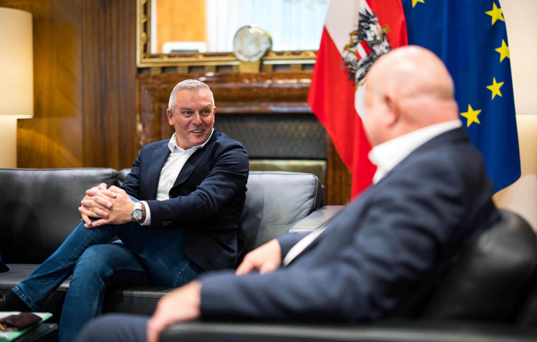 Am 8. Oktober 2025 empfing Bundeskanzler Christian Stocker (r.) den Landeshauptmann der Steiermark Mario Kunasek (l.) zu einem Arbeitsgespr&auml;ch.