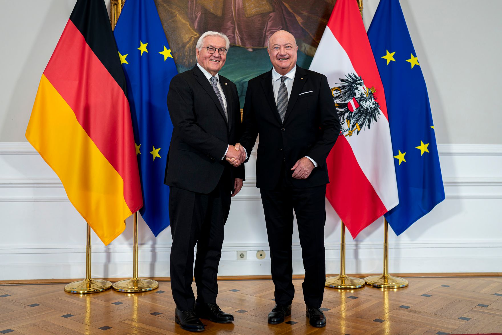 Am 21. Oktober 2025 empfing Bundeskanzler Christian Stocker (r.) den deutschen Bundespr&auml;sidenten Frank-Walter Steinmeier (l.) zu einem Arbeitsgespr&auml;ch.