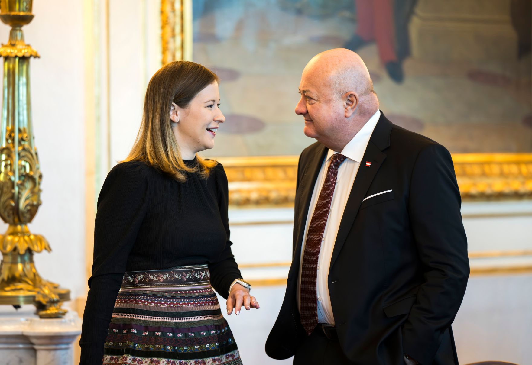 Am 26. Oktober 2025 fand anl&auml;sslich des Nationalfeiertages ein Sonderministerrat im Bundeskanzleramt statt. Im Bild Bundeskanzler Christian Stocker (r.) mit Bundesministerin Claudia Plakolm (l.).