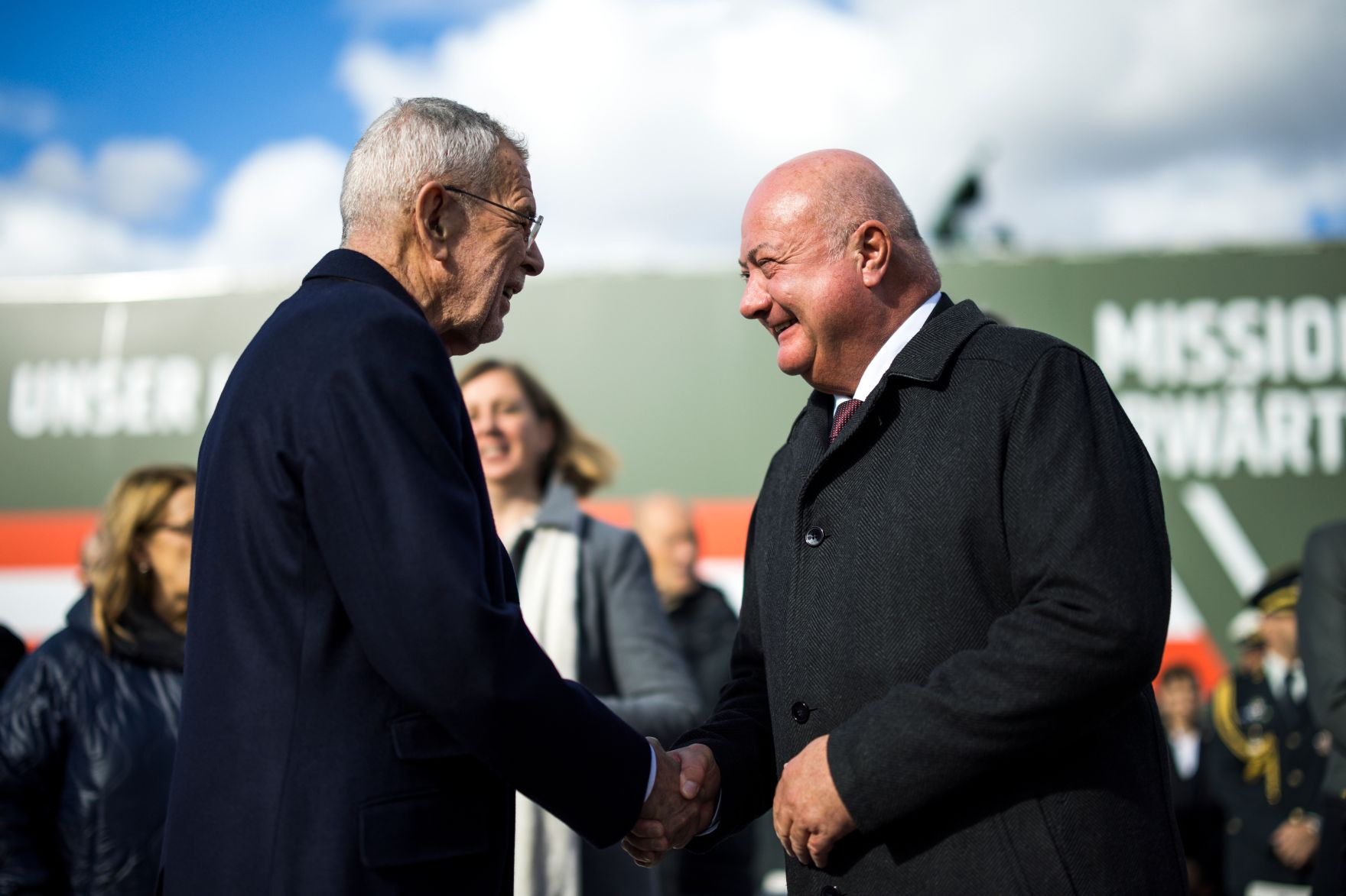 Am 26. Oktober 2025 fanden anl&auml;sslich des Nationalfeiertages Feierlichkeiten am Wiener Heldenplatz statt. Im Bild Bundeskanzler Christian Stocker (m.r.) mit Bundespr&auml;sident Alexander Van der Bellen (m.l.).