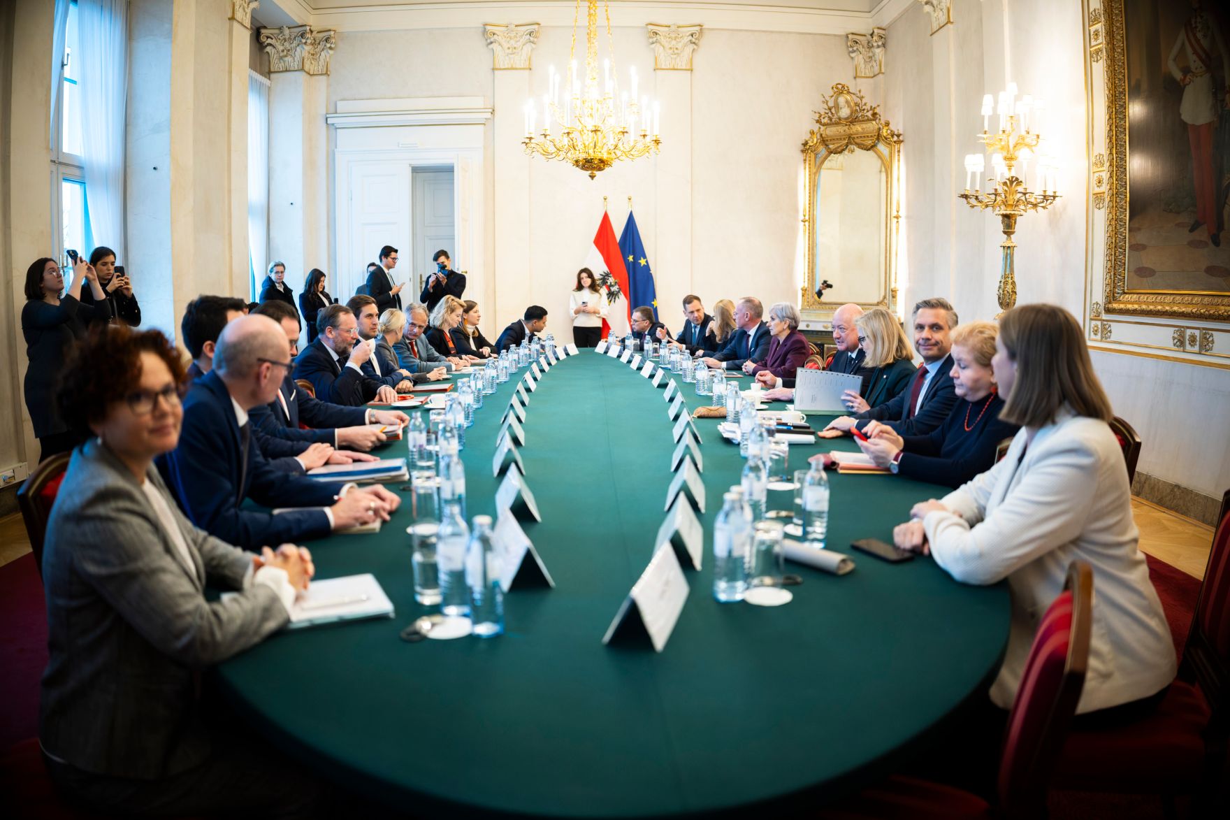 Am 26. November 2025 fand der Ministerrat der Bundesregierung im Bundeskanzleramt statt.