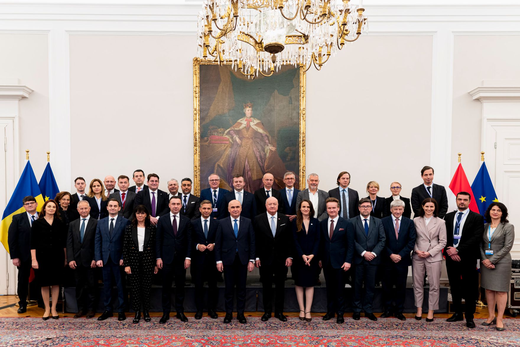 Am 4. Dezember 2025 empfing Bundeskanzler Christian Stocker (m.r.) den Premierminister von Rum&auml;nien Gavril Bolojan (m.), zu einem Arbeitsbesuch im Bundeskanzleramt. Im Bild mit Bundesminister Wolfgang Hattmannsdorfer (m.l.), bei einem Gruppenfoto.