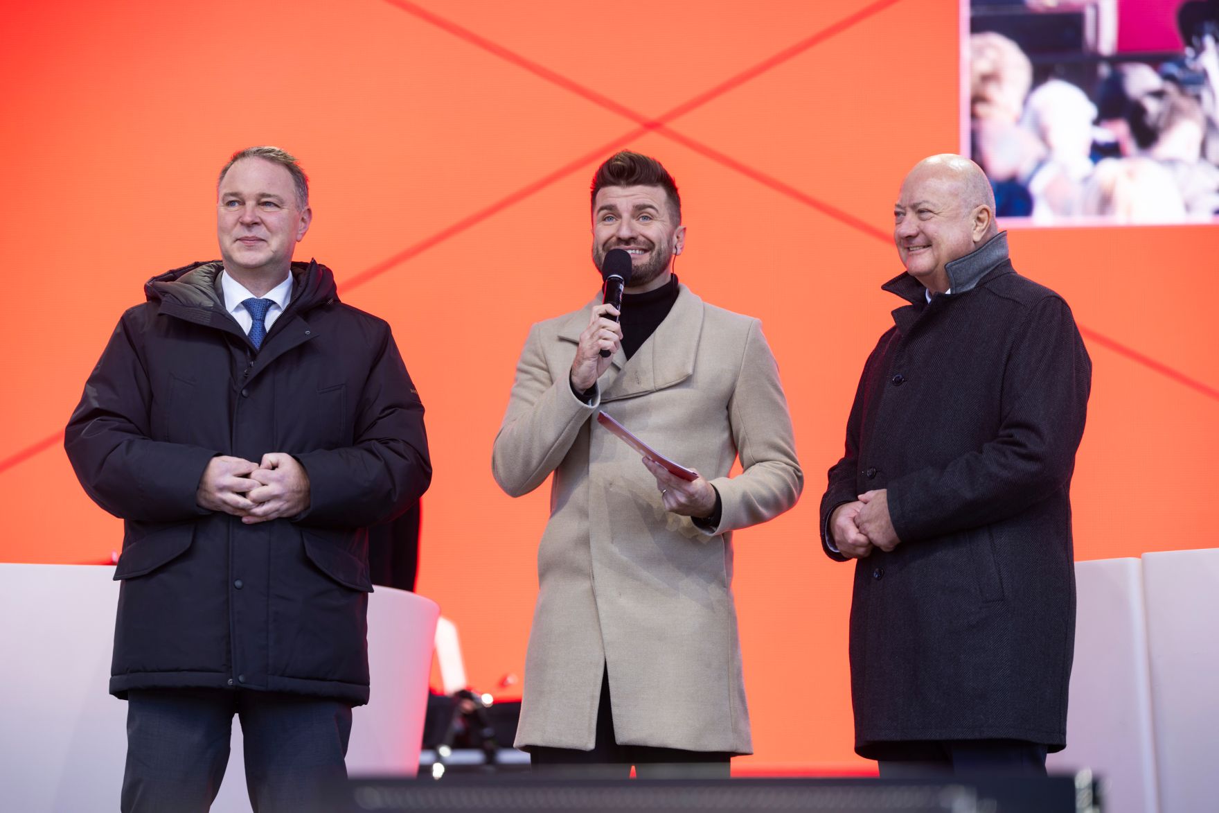 Am 12. Dezember 2025 nahm Bundeskanzler Christian Stocker (r.) an der Er&ouml;ffnung der Koralmbahn teil. Im Bild mit Vizekanzler Andreas Babler (l.).