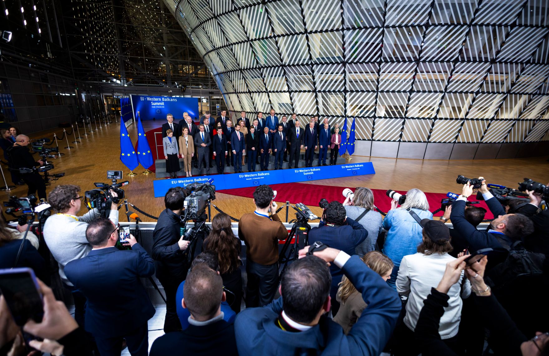 Am 17. Dezember 2025 nahm Bundeskanzler Christian Stocker an dem Treffen der EU-Staats- und Regierungschefs in Br&uuml;ssel teil.