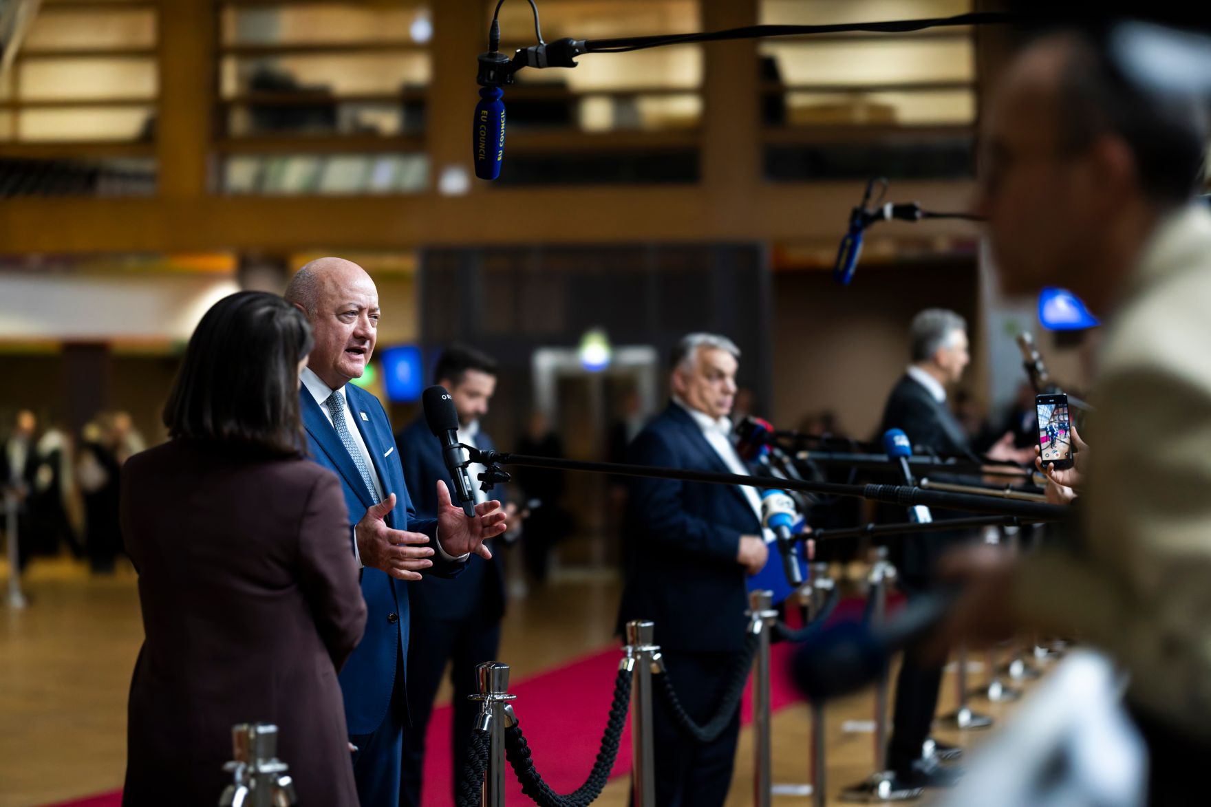 Am 18. Dezember 2025 nahm Bundeskanzler Christian Stocker (2.v.l.) an dem Treffen der EU-Staats- und Regierungschefs in Br&uuml;ssel teil.