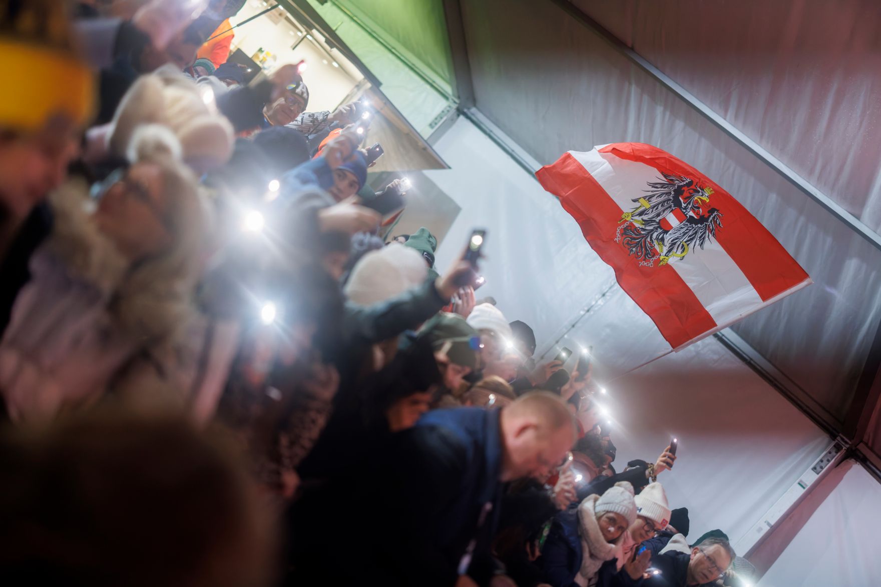 Am 27.12.2025 besuchte Bundeskanzler Christian Stocker das Damen-Ski-Weltcuprennen am Semmering.