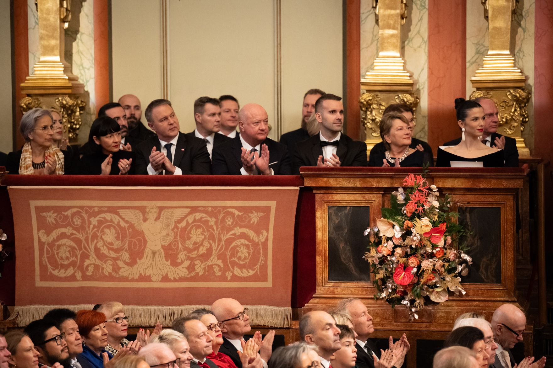 Am 1. J&auml;nner 2026 besuchte Bundeskanzler Christian Stocker (m.l.) das Neujahrskonzert mit dem Premierminister von Montenegro, Milojko Spajic (m.r.).