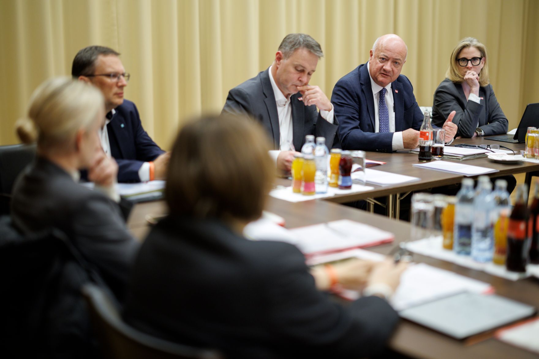 Am 13. J&auml;nner 2026 fand in Mauerbach die Klausurtagung der Bundesregierung statt. Im Bild (v.l.n.r.) Klubobmann August W&ouml;ginger, Vizekanzler Andreas Babler, Bundeskanzler Christian Stocker und Bundesministerin Beate Meinl-Reisinger.