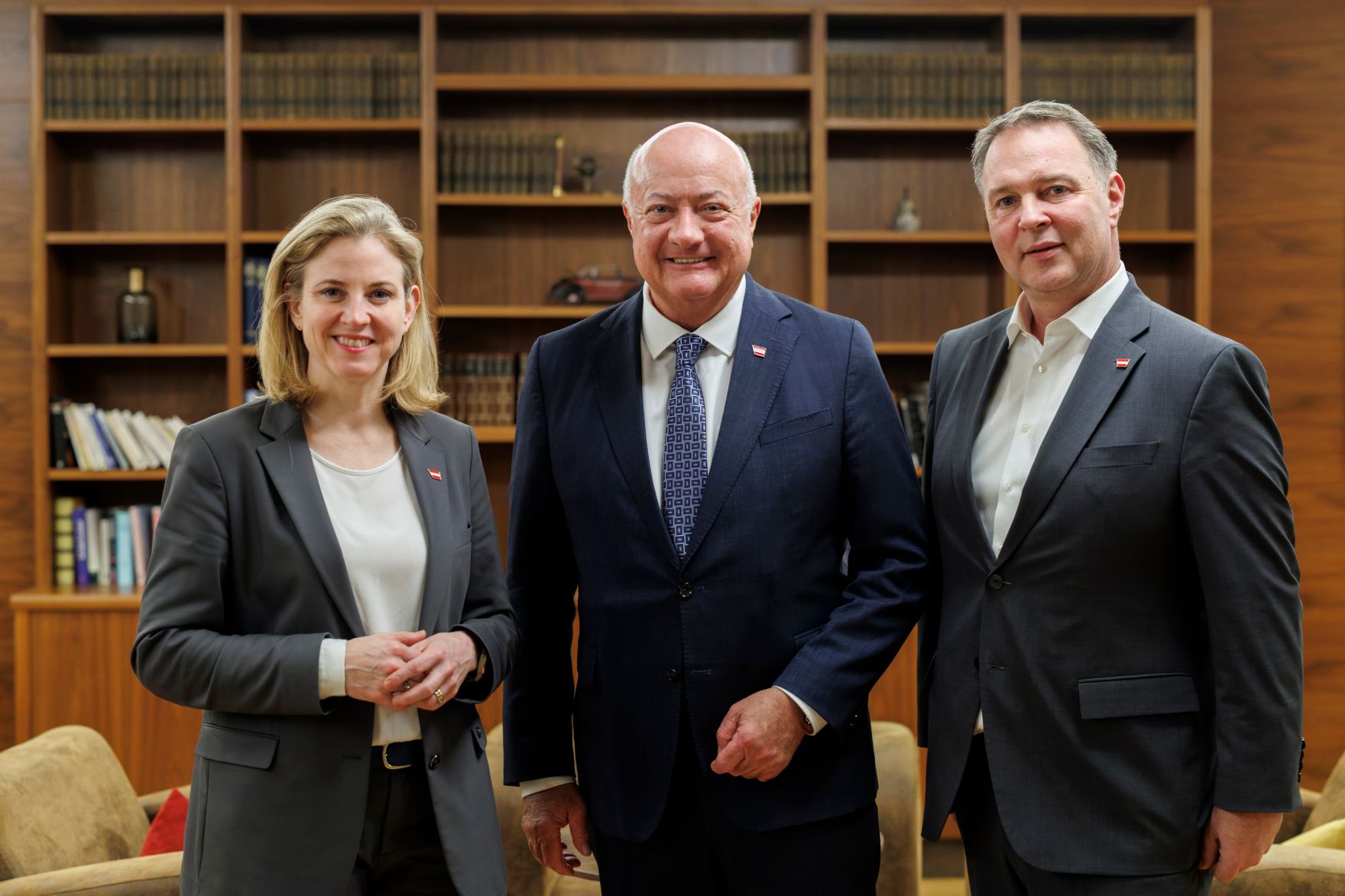 Am 13. J&auml;nner 2026 fand in Mauerbach die Klausurtagung der Bundesregierung statt. Im Bild Bundeskanzler Christian Stocker (m.), Vizekanzler Andreas Babler (r.) und Bundesministerin Beate Meinl-Reisinger (l.).