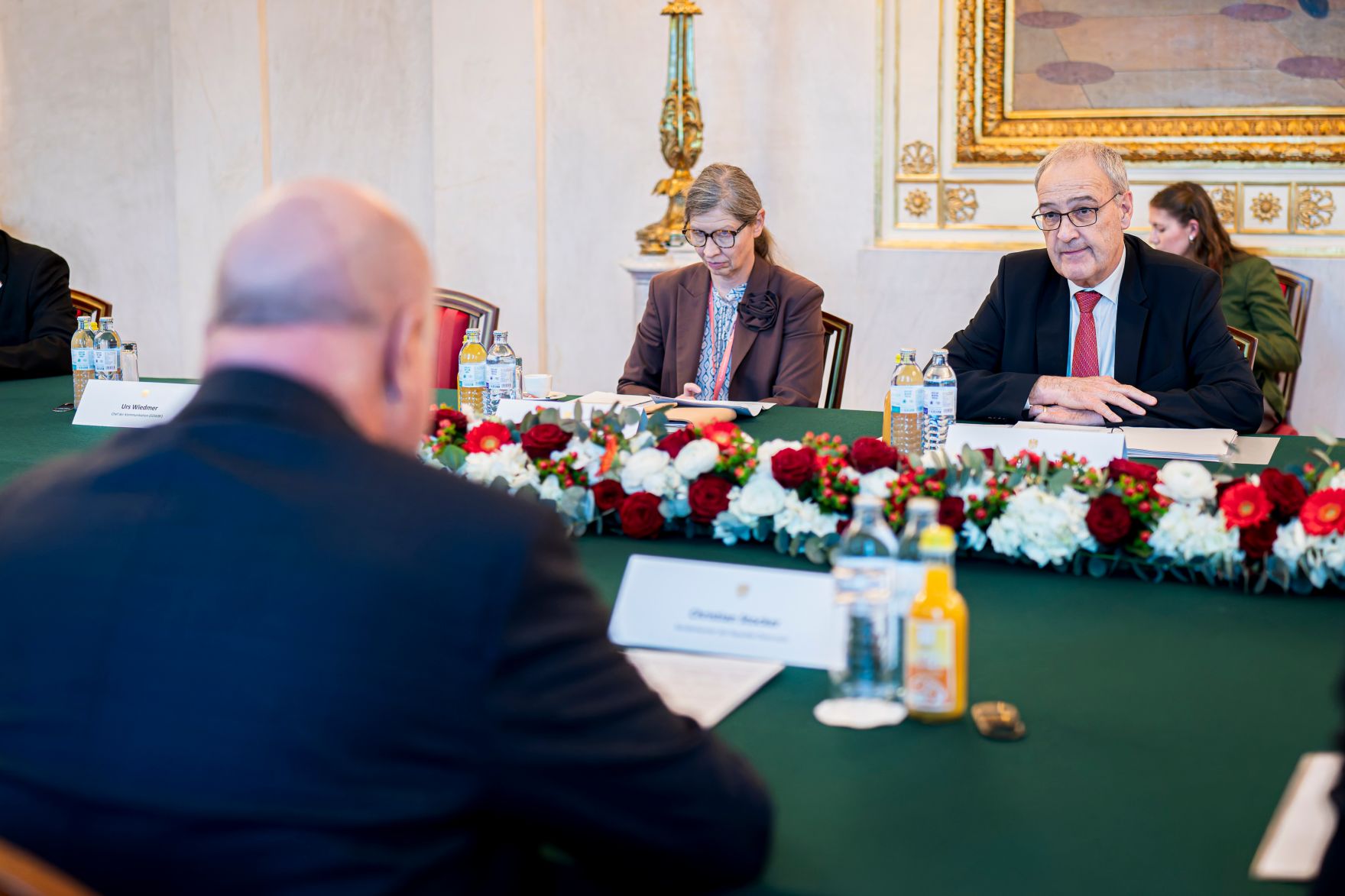 Am 15. J&auml;nner 2026 empfing Bundeskanzler Christian Stocker (l.) den Bundespr&auml;sidenten der Schweiz Guy Parmelin (3.v.l.) zu einem Arbeitsgespr&auml;ch.