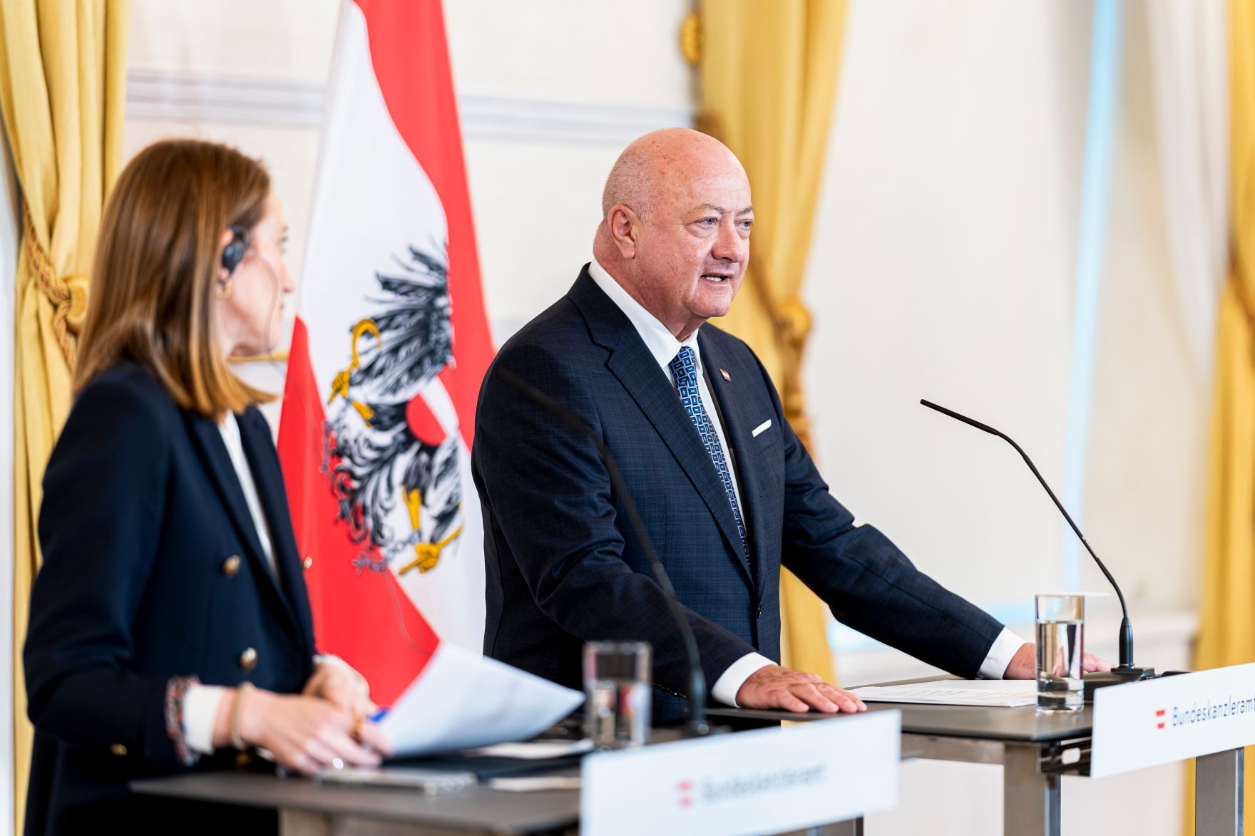 Am 16. J&auml;nner 2026 empfing Bundeskanzler Chistian Stocker (r.) die Pr&auml;sidentin des Europ&auml;ischen Parlaments Roberta Metsola (l.) im Bundeskanzleramt. Im Bild bei einer gemeinsamen Pressekonferenz.