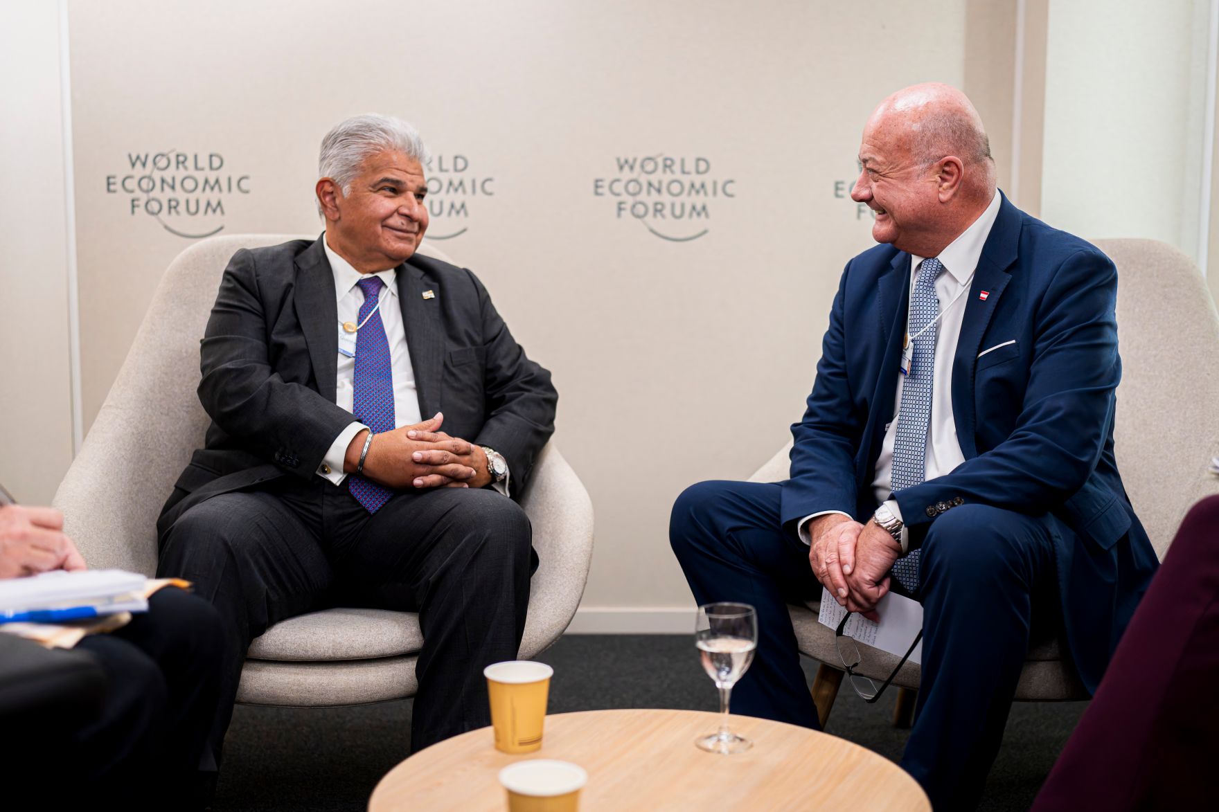 Am 21. J&auml;nner 2026 nahm Bundeskanzler Christian Stocker (r.) am Weltwirtschaftsforum in Davos teil. Im Bild mit dem Pr&auml;sident Panamas, Jos&eacute; Ra&uacute;l Mulino (l.).