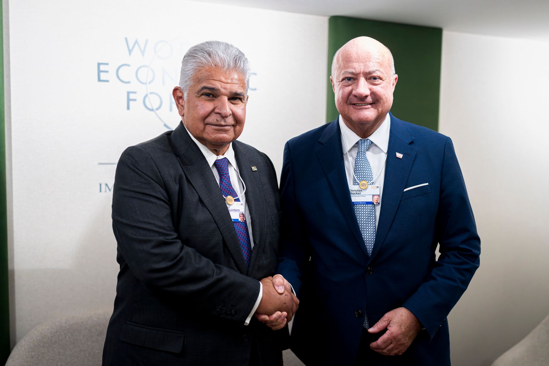 Am 21. J&auml;nner 2026 nahm Bundeskanzler Christian Stocker (r.) am Weltwirtschaftsforum in Davos teil. Im Bild mit dem Pr&auml;sident Panamas, Jos&eacute; Ra&uacute;l Mulino (l.).