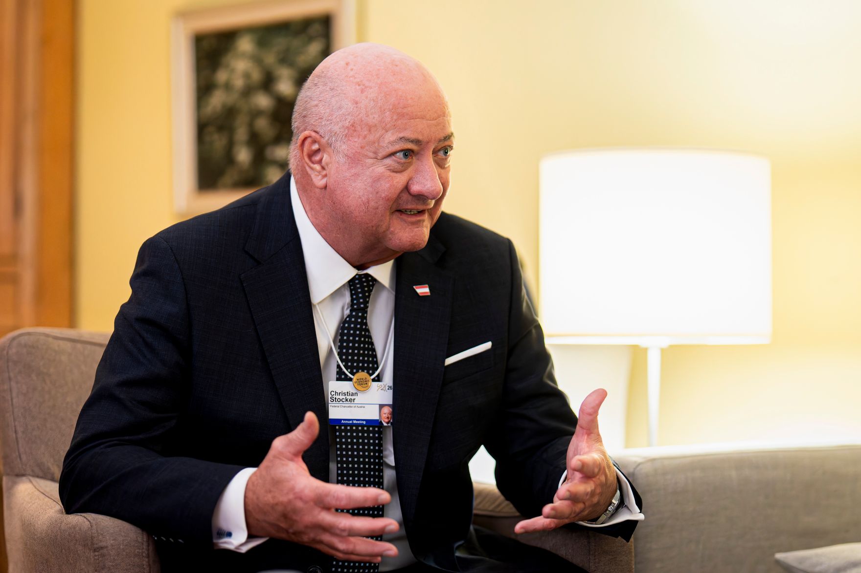 Am 21. J&auml;nner 2026 nahm Bundeskanzler Christian Stocker (im Bild) am Weltwirtschaftsforum in Davos teil. Im Bild beim Hintergrundgespr&auml;ch.