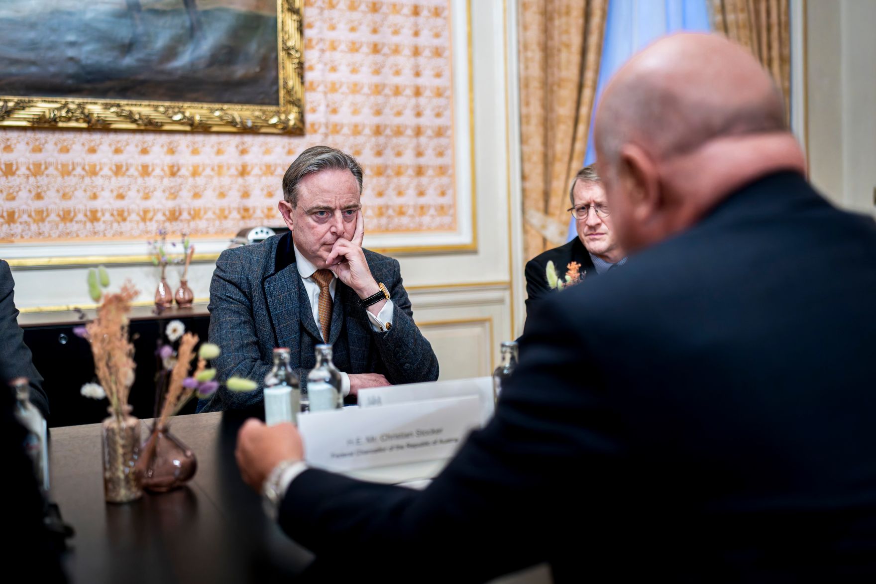 Am 22. J&auml;nner 2026 reiste Bundeskanzler Christian Stocker (r.) nach Br&uuml;ssel und nahm am EU-Sondergipfel teil. Im Bild bei einem Arbeitsgespr&auml;ch mit dem Premierminister von Belgien, Bart De Wever (m.).