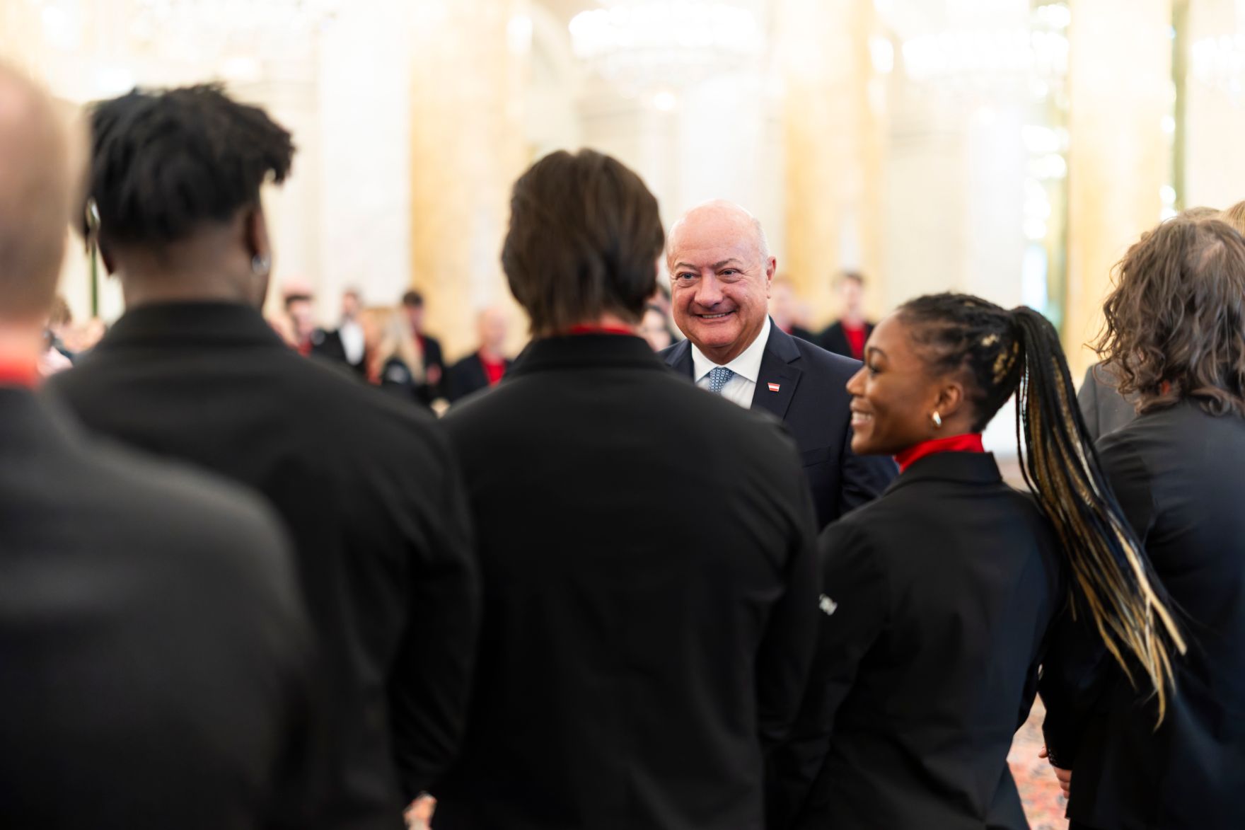Am 28. J&auml;nner 2026 nahm Bundeskanzler Christian Stocker (m.r.) an der Vereidigung der Olympiadelegation teil.