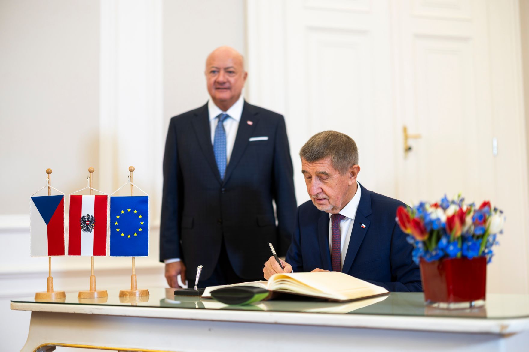 Am 10. Februar 2026 empfing Bundeskanzler Christian Stocker (l.) den Ministerpr&auml;sident der Tschechischen Republik Andrej Babis (r.), zu einem Arbeitsgespr&auml;ch im Bundeskanzleramt.