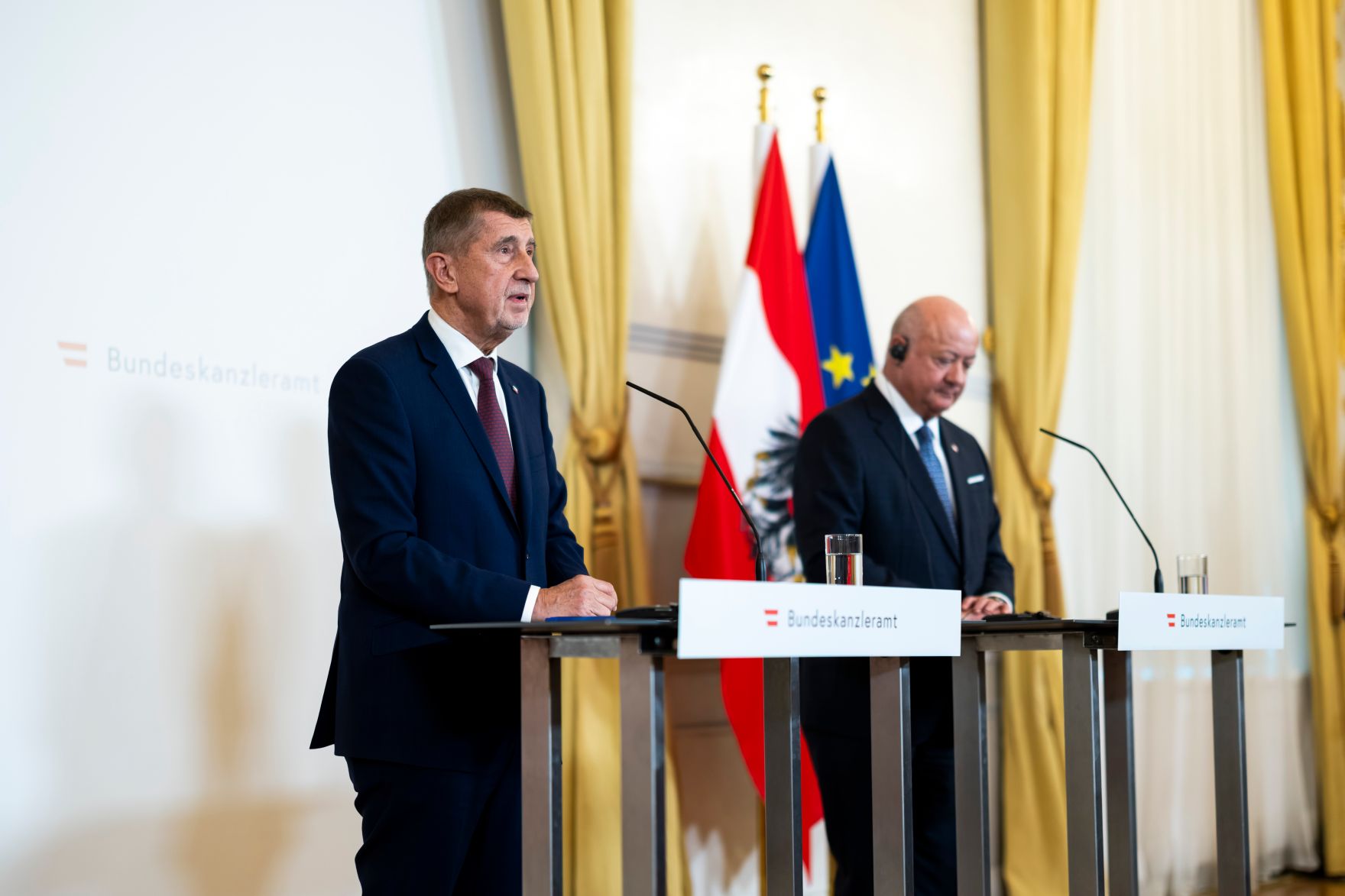 Am 10. Februar 2026 empfing Bundeskanzler Christian Stocker (r.) den Ministerpr&auml;sident der Tschechischen Republik Andrej Babis (l.) zu einem Arbeitsgespr&auml;ch im Bundeskanzleramt. Im Bild bei der gemeinsamen Pressekonferenz.