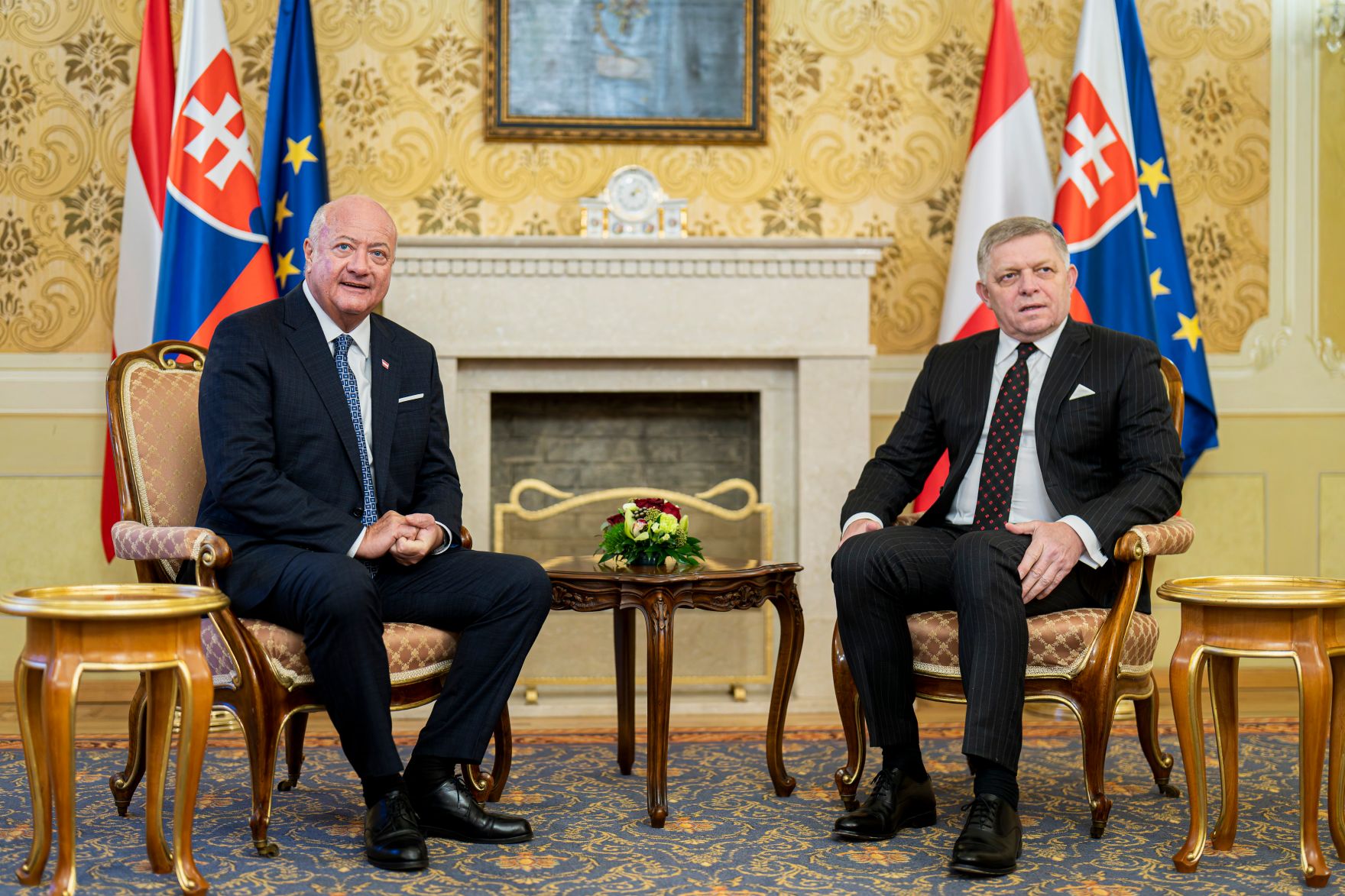 Am 10. Februar 2026 nahm Bundeskanzler Christian Stocker (l.) gemeinsam mit dem Ministerpr&auml;sidenten von Tschechien Andrej Babi&scaron; und dem Ministerpr&auml;sidenten der Slowakei Robert Fico (r.) am Slavkov Format in Bratislava teil.